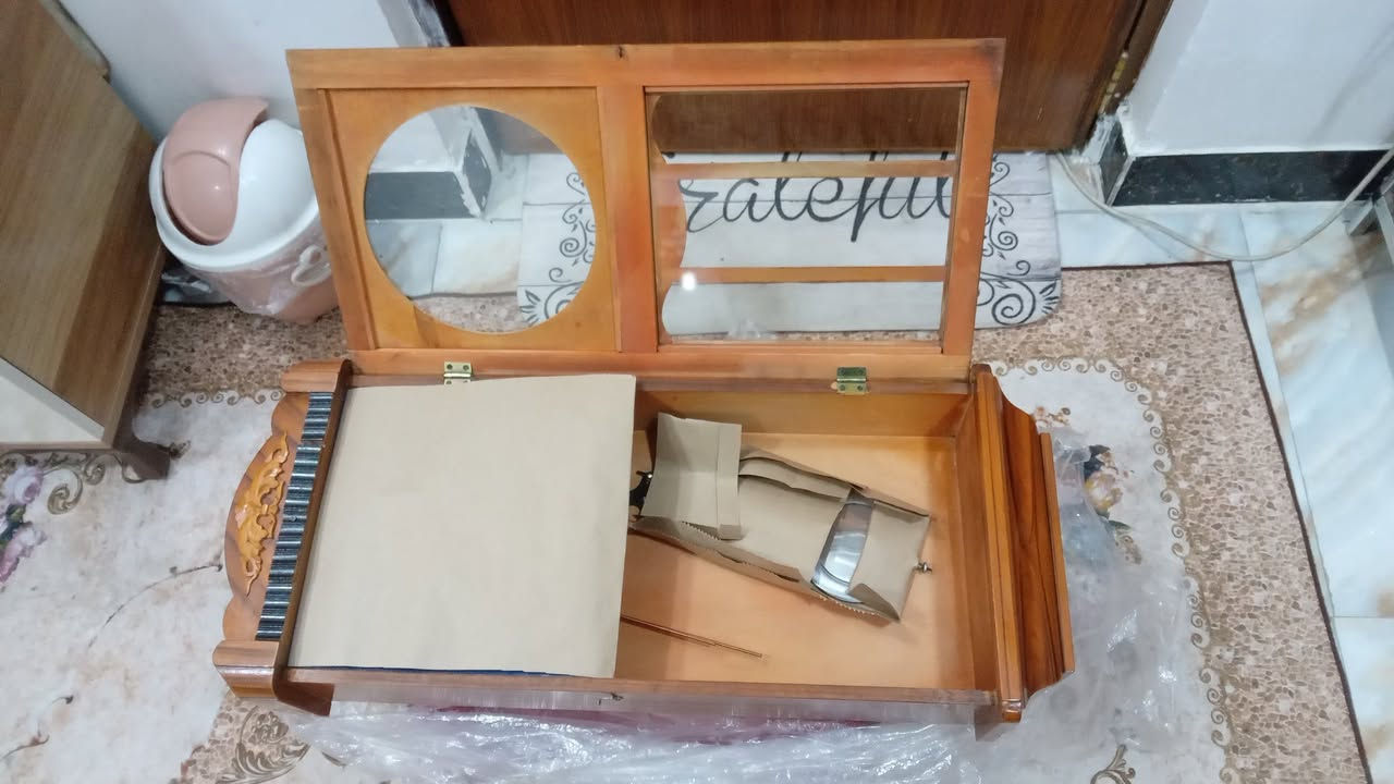 سلام 👋 عليكم 
للبيع ساعه انتيكا انتاج 1979 صنع صيني إستيراد المنشاء العام السواق المركزية نضافه عالية جدآ جداً ع وضع شركه نقصها كارتون 
ليرغب بل شراء يراسل الصفحة خاص فقط او تصال 
***********
