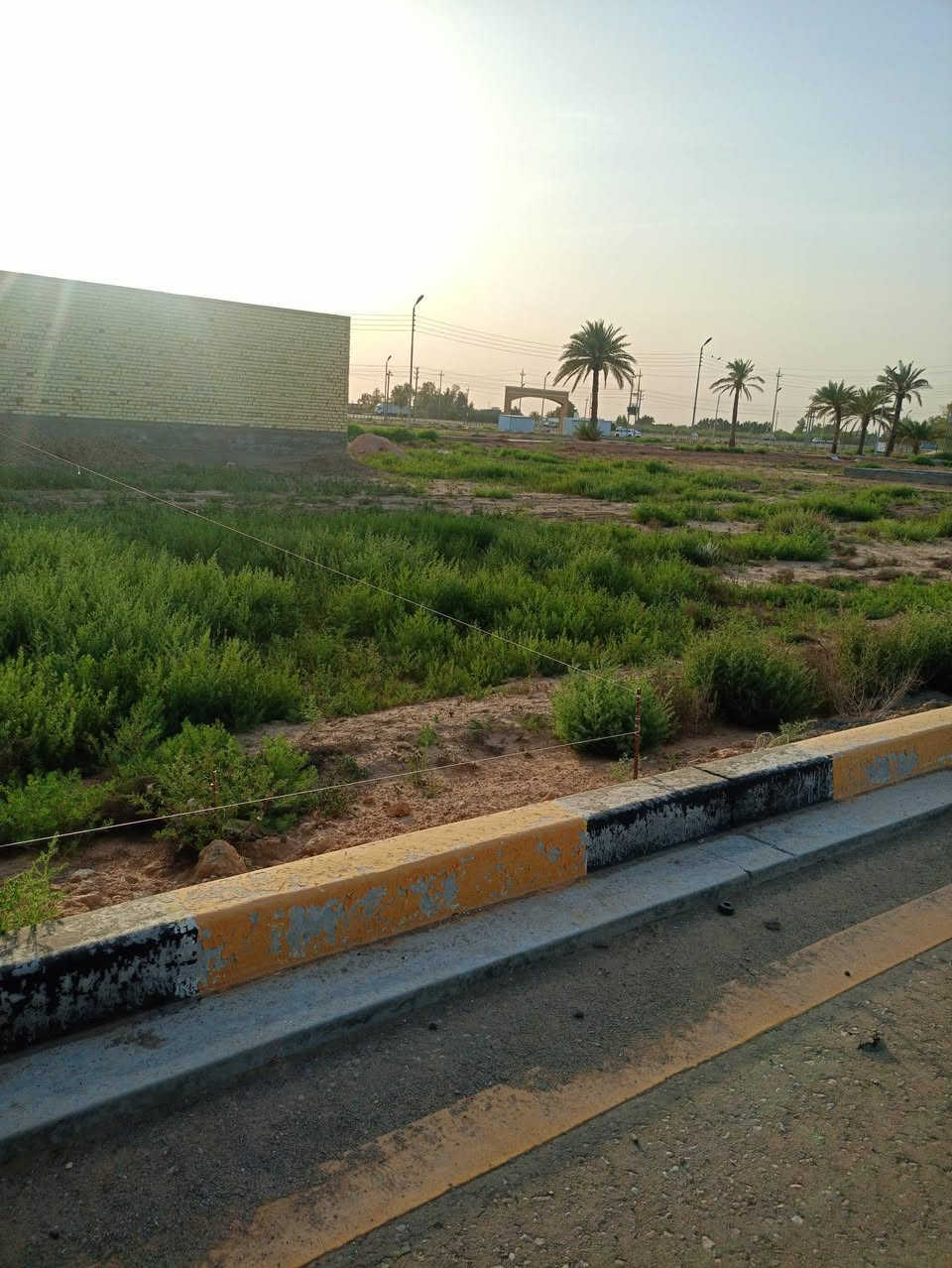 مرحبا عندي قطعه أرض مساحته 100 متر في مدينة حمورابي السكنيه سند 25 طابو صرف زراعي متوفر كافت الخدمات ماء كهرباء تبليط ارصفه مجاري الموقع على طريق حله بغداد السعر 16 وبيه مجال  بسيط للستفسار على الرقم *********** ..***********
