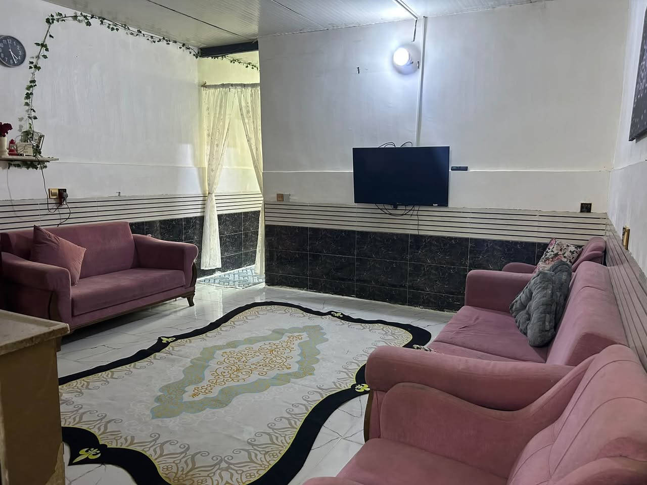 إسلام عليكم بيت بالتراث السيديه قرب العلام والدرويش مساحته ١١٠ مي كهرباء مجاري يبعد عن التبليط ١٠٠ متر يرهم قصد ويرهم حاضر سعره ١٩  رقمي ***********
