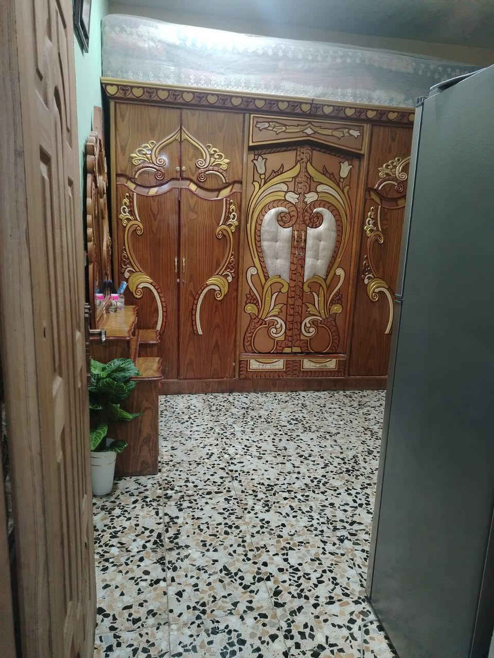 السلام عليكم ورحمة الله وبركاته
دار للبيع منطقه الرئاسه العبيدي شارع 20 
طابو زراعي 
لدار طابق واحد كامل مكمل 
بدون بيتونه فقط 
يحتوي لدار 
صحات خارجيه 
مدخلين عله ستقبال وصاله
ستقبال وصاله 
ومطبخ 
غرفه نوم واحدة 
صحيات داخليه 
منورين 2
الستفسار خاص 
***********
