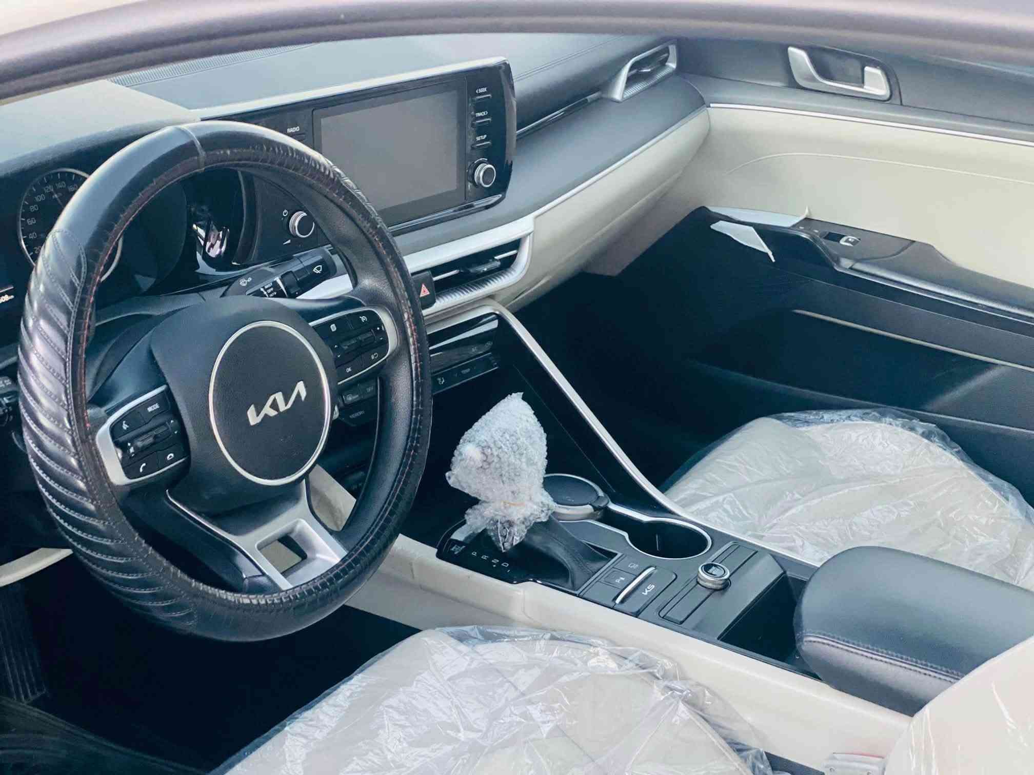 🚘 للبيع K5 موديل 2023 – فل كامل المواصفات

✨ المواصفات والتجهيزات:

* كراسي كهربائية
* فتحة سقف بانوراما
* أربعة أنظمة قيادة
* مثبت سرعة
* مساعد ركن
* إشارات بالمرايا
* داخلية أوف وايت
* قطعتا تبريد
*محرك 2000دوش
*ماشية63الف كيلو متر
🔹 السيارة مكفولة ونظيفة
🔹 يوجد شخط بسيط في الباب الخلفي مع مكحلة

📞 للاستفسار: ***********
📱 متوفر واتساب
مكانها: الرمادي -التأميم

