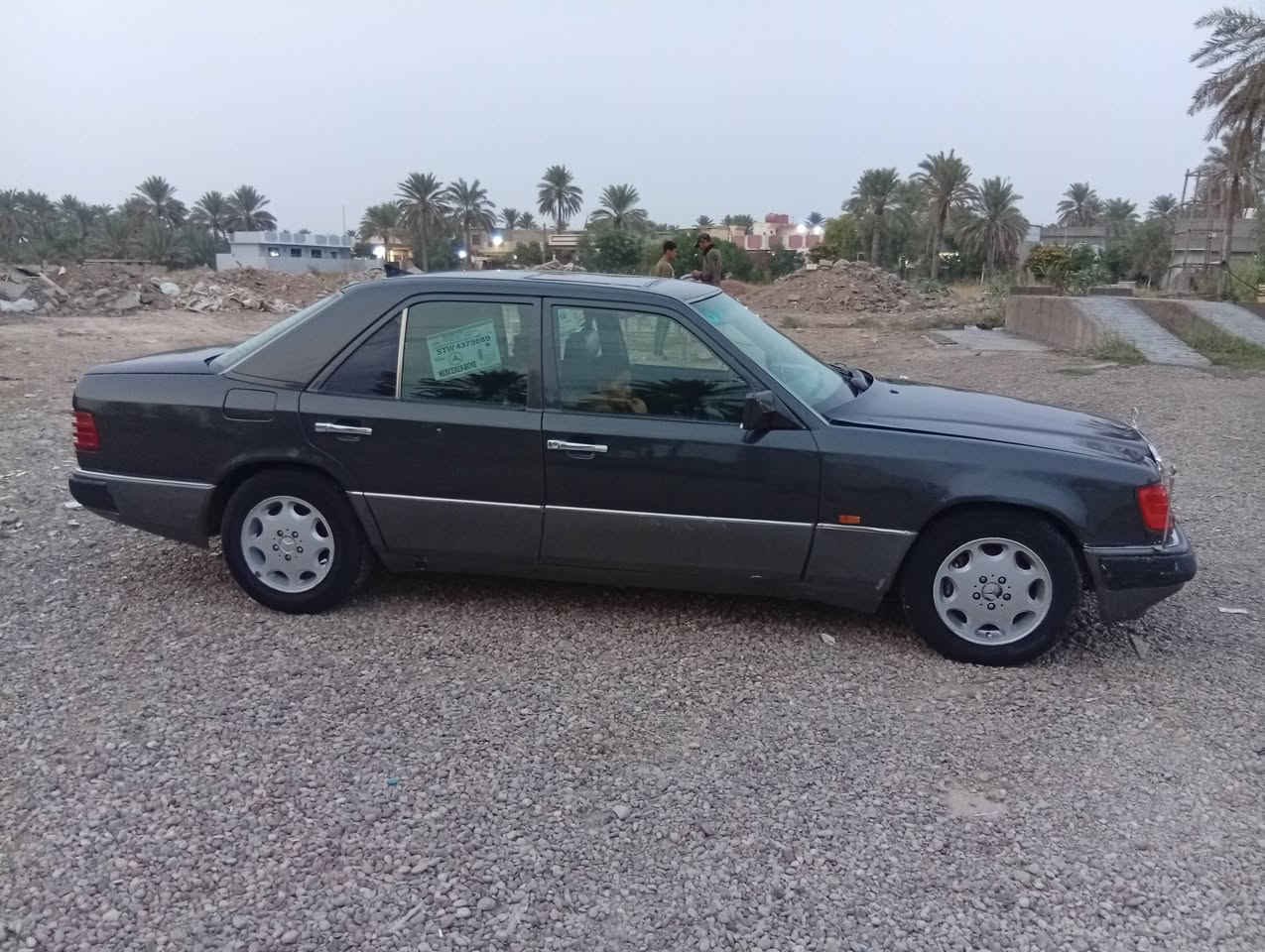 سلام عليكم مرسيدس دب للبيع موديل 91 تبريد خير من الله صدر جديد تاير جديد فتحه سقف قواعد دبل بلاد بدون دواخل السياره خير من الله بس محرك كايم سعر 45 مكاني ديالى شهربان شراي بيك خير ودلل مراوس حسب القناعه الاستفسار***********
