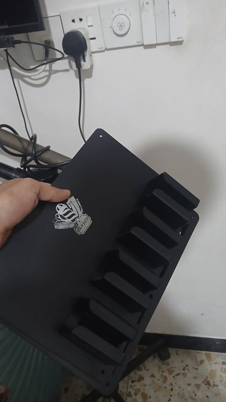 للبيع اثاث حلاقه جديد ابيع شلع توصيل ماعندي
 تواصل هـ ***********
