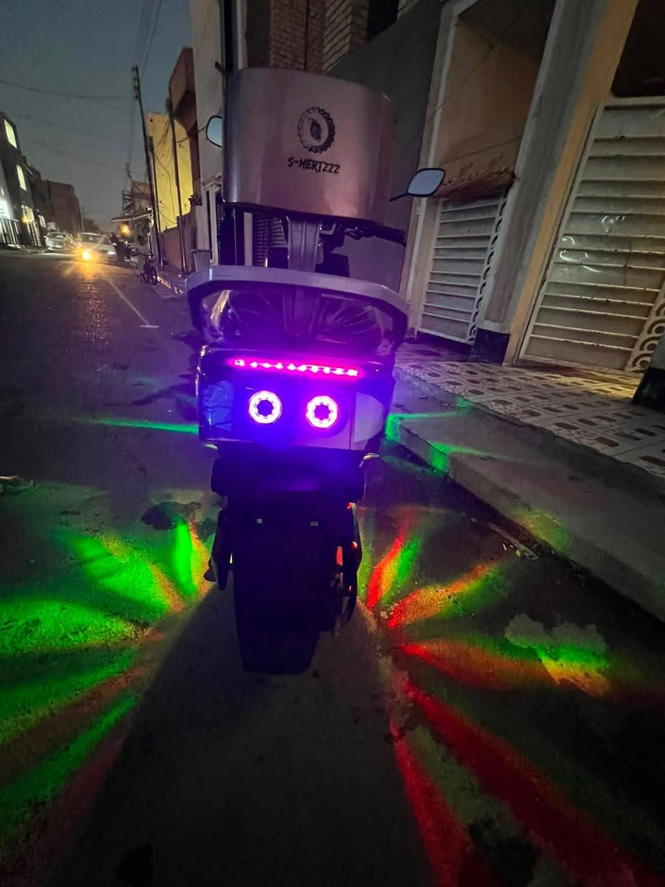دراجة كهربائية 318 – 6 بطاريات 🔥
النوع: 318
كهربائية بالكامل ⚡
6 بطاريات
السرعة على العداد: تصل 100 كم/ساعة
السرعة الفعلية   80 كم/ساعة
شاشة رقمية للسرعة ومعلومات الدراجة
إنارة أمامية LED
إشارات أمامية وخلفية
مرايات جانبية
مساعد أمامي وخلفي
مقعد طويل ومريحة لشخصين
ستاند جانبي ومركزي
شكل رياضي وتعديل إنارة LED
الدراجة بالواقع احلا واجدد  بعدها جديده 
مكاني بغداد حي الفرات سعرها 750 وبيها مجال
بيها هواي موصفات ماذكرتهن تجي وتشوف بعينك جديده 

قبل سبوع ماخذها جديده بعدها أخذتها مع التوصيل صارت ب 865 الف والوصل نشرته وياهه   مكاني بغداد حي الفرات 
اتصل ***********
