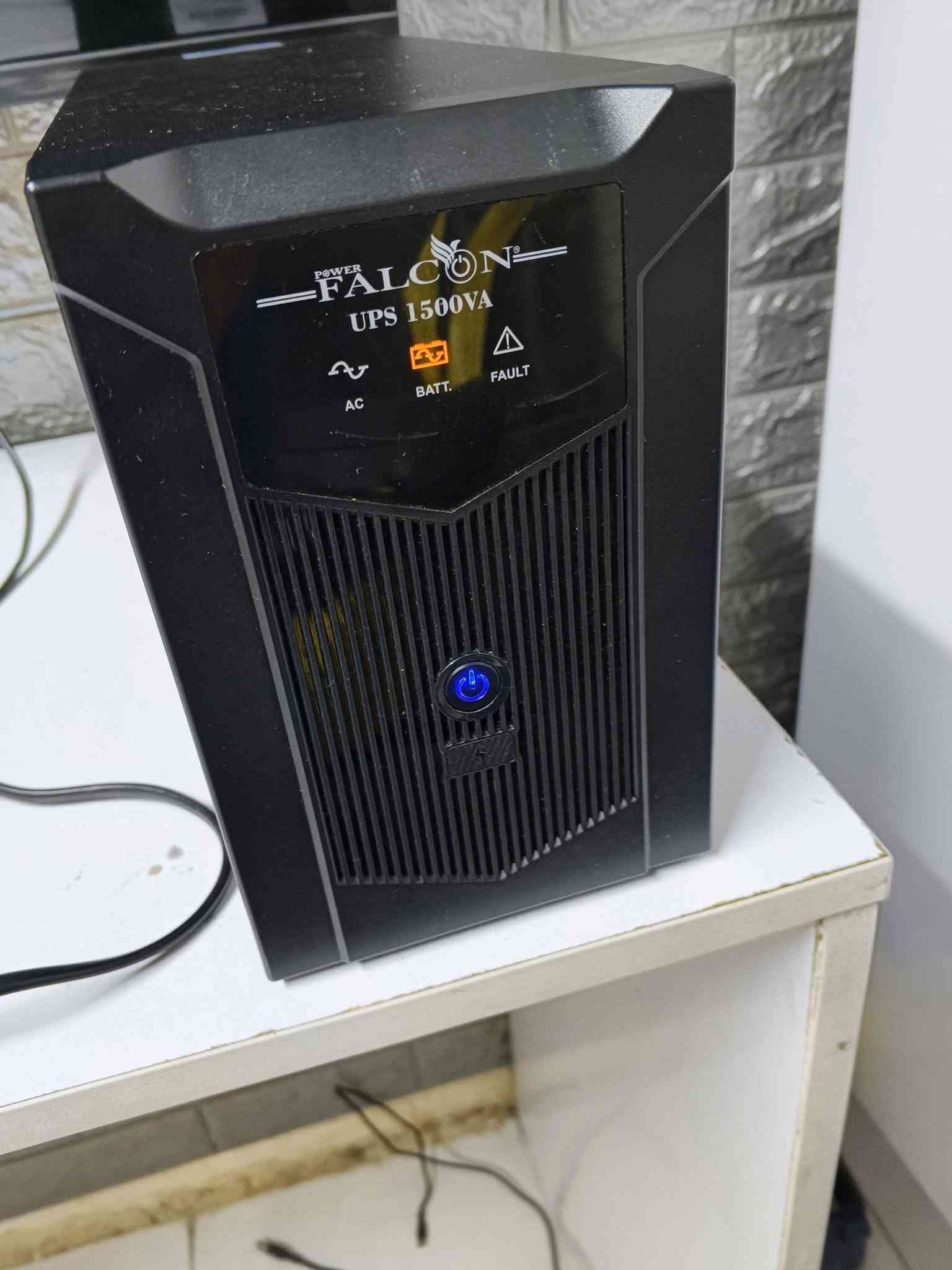 يوبي إس للبيع حجم ١٥٠٠ نوعيه فالكون جدا نضيف والبطارية جديده اريد ابيعه بسبب بعت البلي ومبعته وهسه اريد ابيعه السعر ٥٠الف قفل العنوان بغداد السيديه
