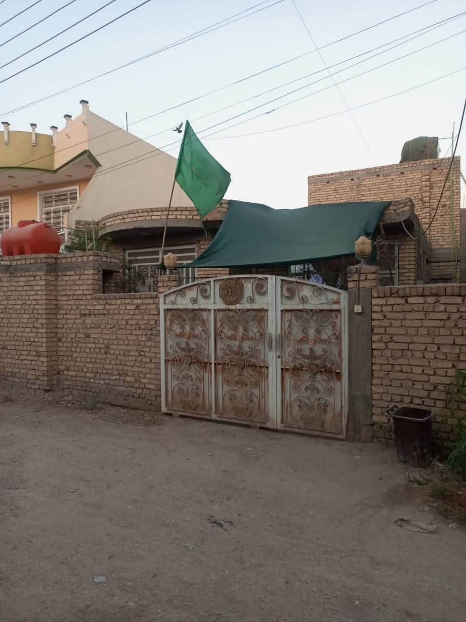 للبيع بيت مساحه 200 متر 🏠 

طابو زراعي صرف 🏠 

طابق واحد 🏡 

سقف مسلح بناء جديد بي نواقص قليله 🏠 

العنوان حي الرسول خلف سكلة البيادر 🏡 

البيت يتكون من 🏡 

غرف نوم عدد 2 🏠 

صاله+ استقبال مطبخ 🏡 

كراج سياره 🚗 

صحيات خراجيه وداخليه 🏠 

(السعر 95 وبي مجال للشراي 💵 )

للأستفسار *********** 📞 ☎️
