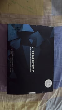 Fiio btr 17 لون ازرق اخو الجديد فقط شاشه طافيه السعر 110 وبي مجال مكان...