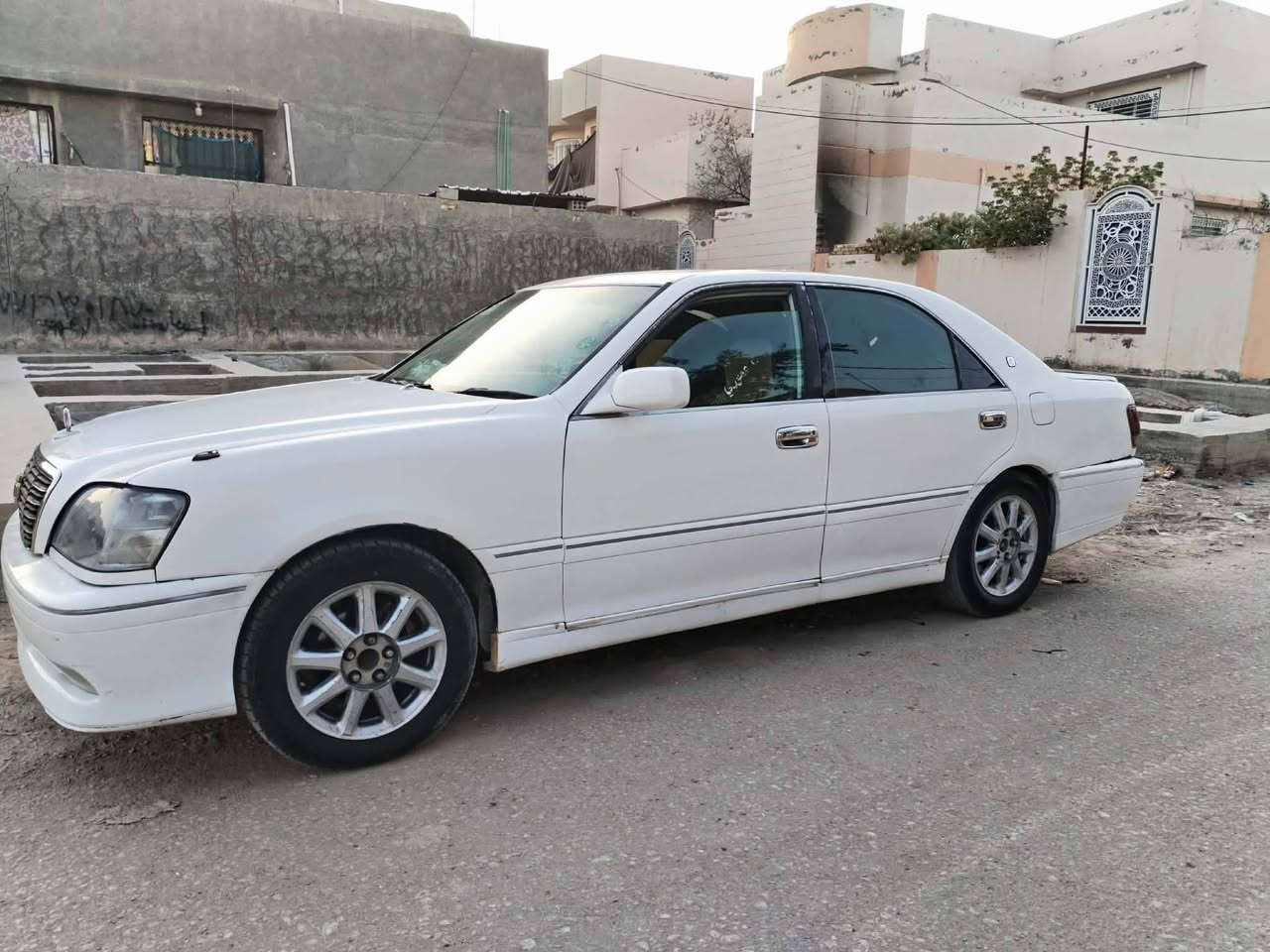 سلام عليكم ملكه للبيع سياره كصتين مفحوصه وصاعده هزه السياره ضباره كامله تبريد ثلج كير ومكينه خير من الله تايرات جدد مكان سياره بلحله رقم ***********
