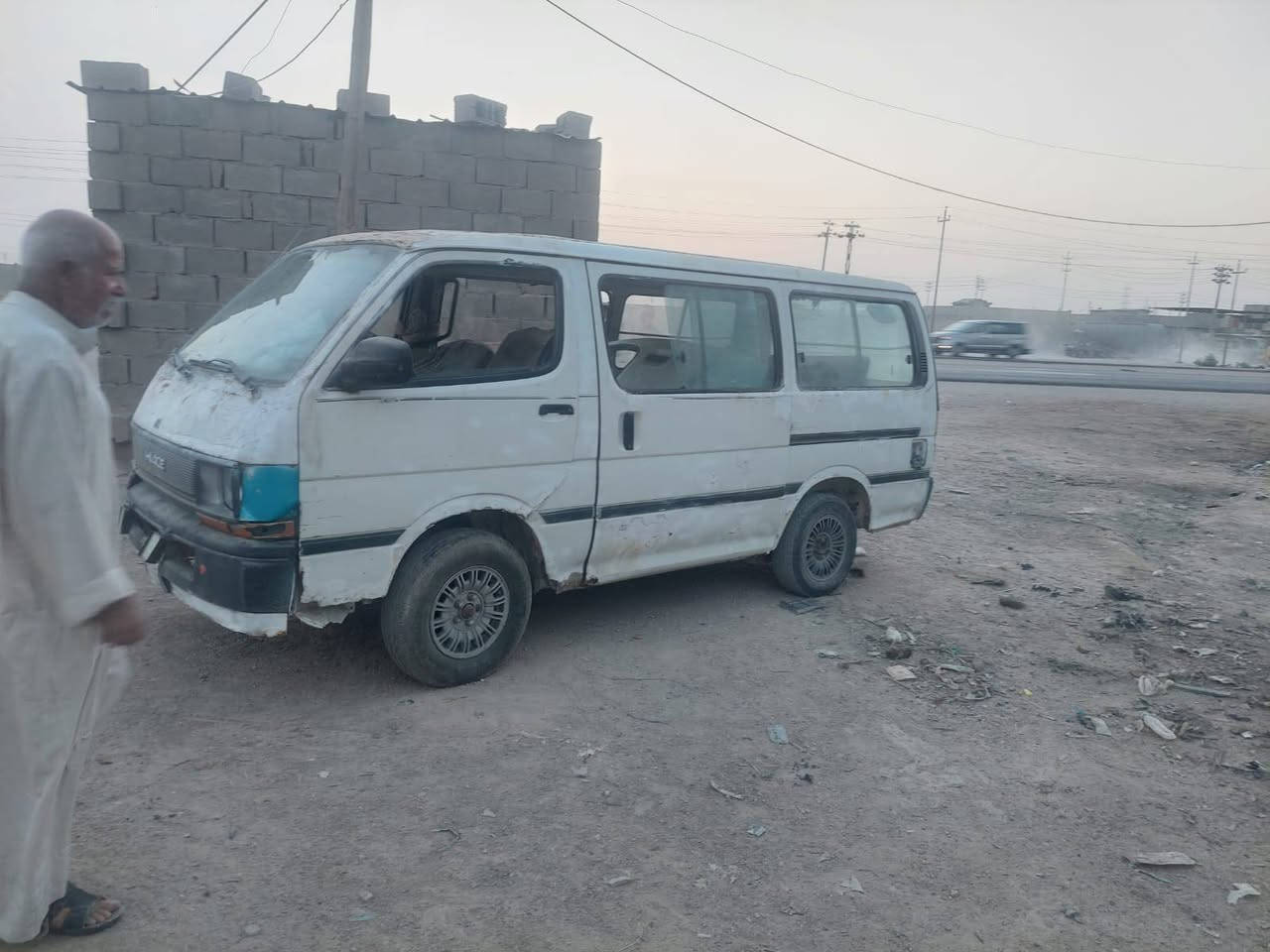 السلام عليكم ورحمة الله وبركاتة 
كيا هايس1995 سياره جاهزه من كلشي شغاله اصوليه رقم بصره سعر17 ورقه 
لحد يراسلني مو يمي السياره رقم صاحب الحلال *********** البصرة, العراق
