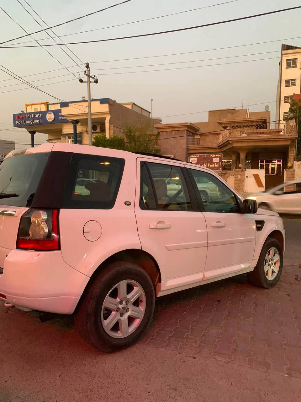 تەنها فرۆشتن 
لاندرۆڤەر LR2 
مۆدیل / ٢٠١٢ 
خلیج سفر سەردار 
فوول ، پانۆڕاما 
کلین ، بێ سبوغ 
مەکینە / V6 
مەکینە کرایتەوە ، دووکەڵی هەیە 
ڕەقەم و سەنەوی نوێ 
ڕۆیشتن / 277 هەزار کم 

نـــــرخ / 88
ناونیشان هەولێر پێشانگای ئۆتۆمبێلەکەم
*********** أربيل, العراق
