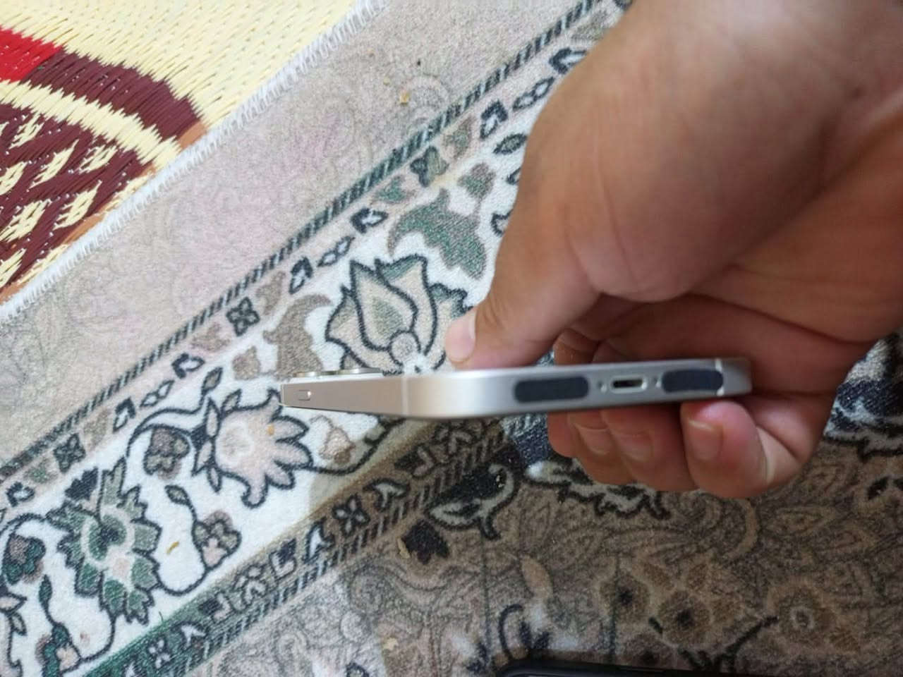 سلام عليكم ١٤ بلاص جهاز نضافه ١٠٠/٩٥ بطاريه ٨٤ كفاله من زلغ البيع فقط محتاج واريد ابيع الله شاهد جهاز يخبل ذاكرته ١٢٨ سعر ٦٠٠
***********
