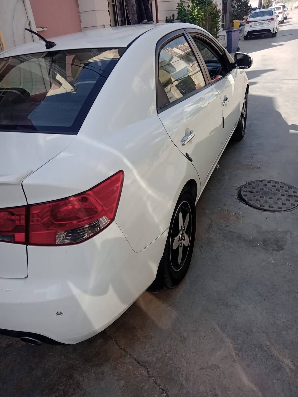 السلام عليكم 
كيا سيراتو خليجي فول مواصفات  ٢٠١٣ بغداد دولي كير ومحرك وصدر مكفولات السيارة مكفولة من الحادث والتبديل بيها صبغ شبرين بالجامرلغ الخلفي وبيها بارد مثل ما موضح بالسونار 
 السعر : ٩٨
العنوان بعقوبة الجديدة
رقم الهاتف ***********
