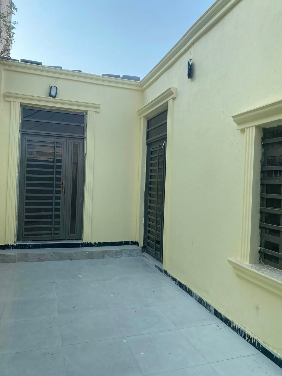 يتوفر دار سكن مساحه 210 متر طابو ملك صرف زراعي الموقع ابو الخصيب العوجه. يبعد ع سايدين العوجه 400 متر متوفر كافة الخدمات السعر 72 وقابل للتفاوض ***********
