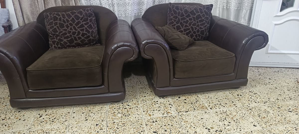 تخم للبيع مستعمل نضيف جدا جدا
السعر 400 الف وبي مجال 
نص تخم بسعر 250 الف وبي مجال ايظا
طبلات بسعر 60  الف وبيهن مجال 
للاستفسار الاتصال على الرقم 
***********
