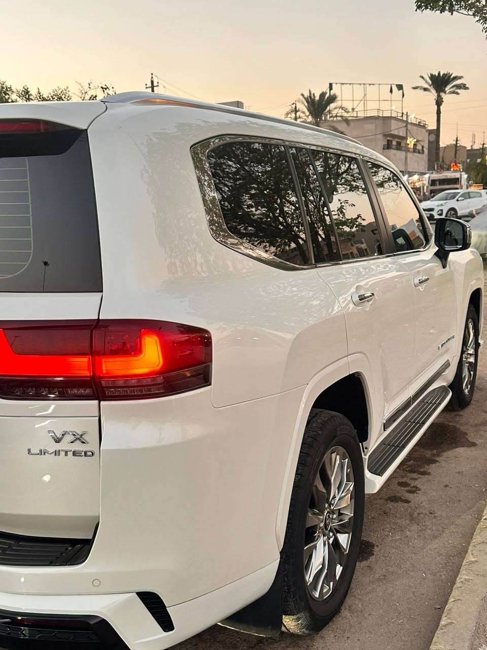 السيارة بحالة الوكالة ونظافة عالية جداً 👌

▪️ موديل 2023
▪️ فول لمتدد
▪️ رقم بغداد باسمي

▪️ محرك V6
▪️ دفع رباعي 4×4
▪️ رادار + أنظمة أمان Toyota Safety Sense
▪️ كاميرات محيطية + حساسات
▪️ كشنات جلد كهرباء
▪️ تبريد وتدفئة للكشنات
▪️ كشنات خلفية كهرباء + تدفئة
▪️ ذاكرة للكشنات
▪️ 7 راكب
▪️ شاشة كبيرة 12.3
▪️ نظام صوت JBL
▪️ Apple CarPlay + Android Auto
▪️ Head-Up Display
▪️ شاحن لاسلكي
▪️ ثلاجة
▪️ تشغيل بصمة + تشغيل عن بُعد
▪️ إضاءة LED

السيارة مكفولة كفالة عامة

✅ السيارة بحالة الوكالة
✅ استخدام شخصي

💰 السعر: 68000$

📍 مكان السيارة: بغداد
📞 ***********
