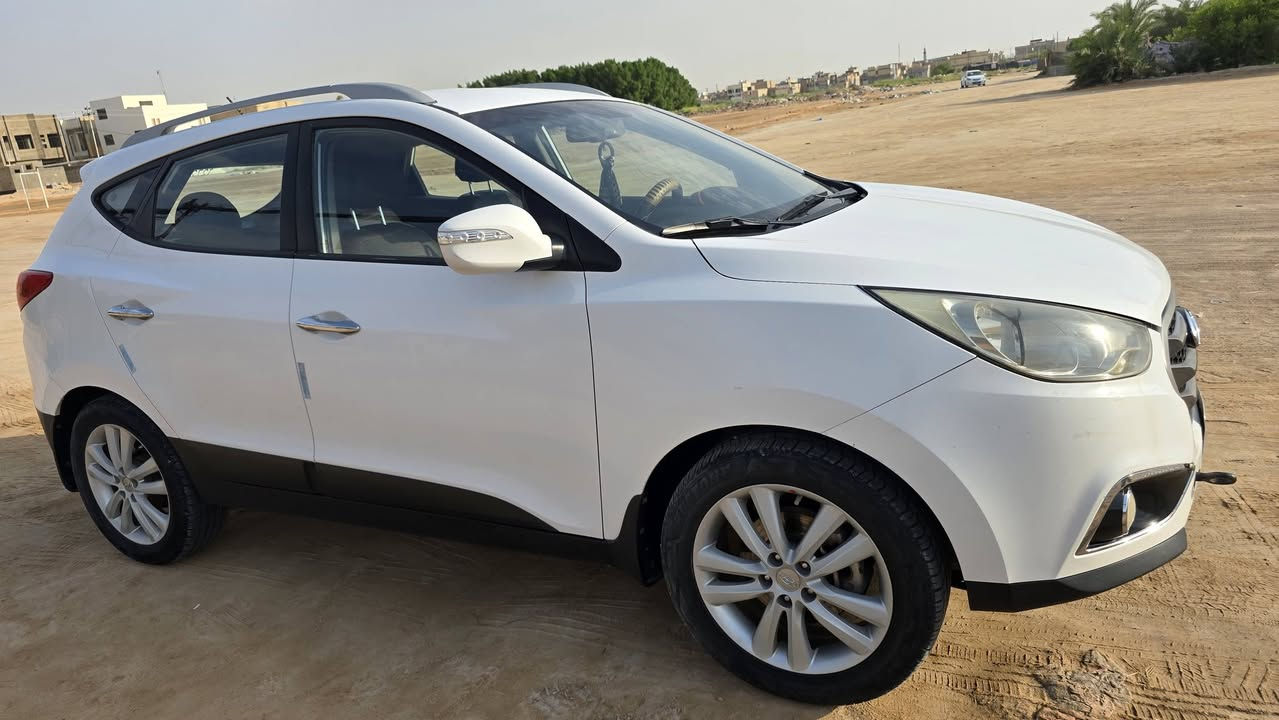 سياره توسان موديل ٢٠١٤ مكفول بيه بس بارد بلجوملغ الامامي سياره نضيفه رقم بابل باسمي السياره تحويل ثاني يوم السعر ١٤٠ وبيه مجال  تبريده ثلج ماعايزه برغي واحد  ***********
