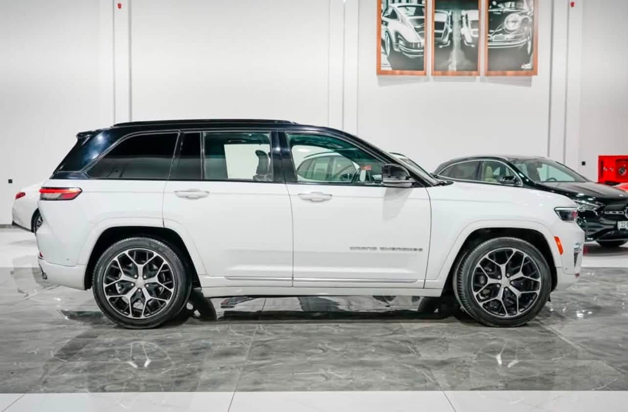 جيب موديل 2022 سومت
فول مواصفات 8 سلندر فورويل جكات 3 شاشات 
المحرك : V8 5.7
ممشى السيارة: 75 الف 
موصفات:
رباعي 4x4
  نظام تعليق هوائي (جكات).
  قيادة ذاتية عند المنعطفات.
  رادار امامي مع مانع تصادم .
  نظام الرؤية الليلية.
  تحذير الخروج عن المسار .
  مستشعر نوم السائق مع نظام التوقف الآلي
  تحذير النقطة عمياء ٥ .
  نظام تحذير عند التقاطعات.
  نظام تحذير عند تجاوز السرعة المحددة.
  نظام عرض المعلومات على الزجاج الامامي (HEAD UP
(DISPLAY
  نظام تقليل الضجيح داخل المقصورة.
  إنارة محيطية.
  شاحن موبايل وايرلس.
  تعديل وضعيات مقود السائق كهربائيا.
  مرايا تعتيم ذاتي.
  المرايا الجانبية قابلة للطي كهربائيا
مرايا الجانبية فاد
ظام الصوت من ماكنتوش مع 19 سماعة.
ويل قياس 21 انج .
* سقف بانوراما .
  شاشه كبيرة 10.1 انج .
  شاشة للراكب الأمامي .
  لوحة القيادة بقياس 12 أنج.
5 كاميرات خارجية مع بخاخات ماء للتنظيف.
 كاميرا للمرأة الداخلية.
  تصوير حراري ليلي .
  المصابيح الأمامية زنون .
  كشافات الضباب زنون .
  دخول ذكي.
  بصمة على 5 ابواب للدخول الذكي.
  تشغيل عن بعد .
  الصندوق الخلفيي كهربائي .
  فتح الصندوق الخلفي مع حركة القدم.
أقل
  فرش المقصورة الداخلية من الجلد الطبيعي الفاخر.
  اضافات من الخشب الطبيعي للمقصورة الداخلية.
  ذاكرة لحفظ وضعيات الجلوس للمقاعد الأمامية
  مساج للمقاعد الامامية .
  المقاعد الأمامية كهربائية .
  المقاعد الأمامية تبريد وتدفئة .
  المقاعد الخلفية تدفئة وتبريد .
  ستائر للشبابيك الخلفية.
  انارة داخلية LED متعددة الالوان .
  حساسات امامية وخلفية .
  5 راكب .
  مكيف خلفي مع وحدة تحكم منفصلة .
  تدفئة مقود القيادة.
  مانع تصادم خلفي .
  بلوتوث تلفون .
  محدد سرعة .
  نظام بريك اوتماتيكي

مكان السيارة اربيل 📍

للاستفسار: (***********)
