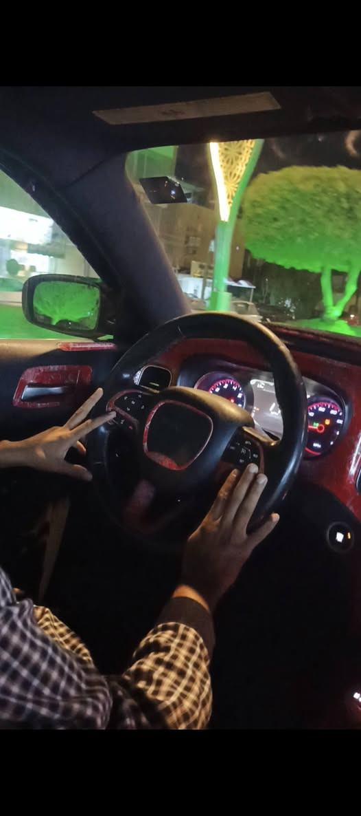 جارجر 15جيتي محرك 3600حادثه طخه خفيفه بل لبجم سياره كير ومحرك و تبريد كفاله سياره جاهزه متخسر عليه رقم بغداد بسمي تحويل ثاني يوم ***********  سعر 160 مواصفات                           تشغيل عن بعد                       بصمه ابواب                         شاشه كبيره.                        تحكم ستيرن.                       كشنات كهرباء                       لد متحرك                           نضام سرقه                         دخول ذكي                         حساس امامي خلفي                 سياره رياضي بل كامل
