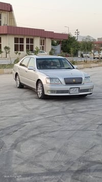 كراون ماجستا • ٢٠٠٤ • ڤ8