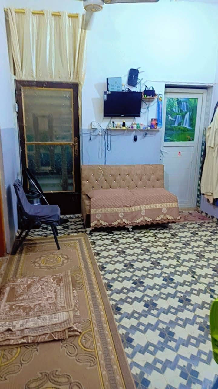 سلام عليكم بيت للبيع مساحة ١٠٠ بيت ركن مي كهرباء كلة فولل عرض الشارع 6 ثالث بيت عن التبليط بي مدخل على كنطرة البيضة وبي مدخل على طريق بغداد يم تيل 55 الشراي يتصل على رقم 
السعر ٧٠وبي مجال ***********

