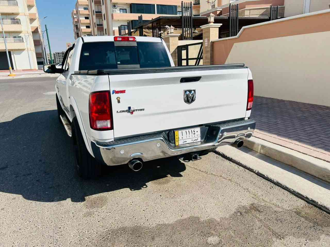 السلام عليكم لبيع فقط دوج رام كلاسك 2019
الون ابيض مكرك 5700 هيمي الفئه لوني ستار  رقم بصره بسمي  5 أرقام مميز السياره مال جناي كامله مكمله اي نقص مابيها تبريد حداده تايرات محرك كير  جاااهززه من كل النواحي بيها 3 قطع صبغ بنيد وجاملغات ثنينهن الاماميه بدون ابرباك السعر المطلوب 175 وبيها مجال حك الجيه مكان السياره بصره مجمع الجوهره  لتواصل ***********
