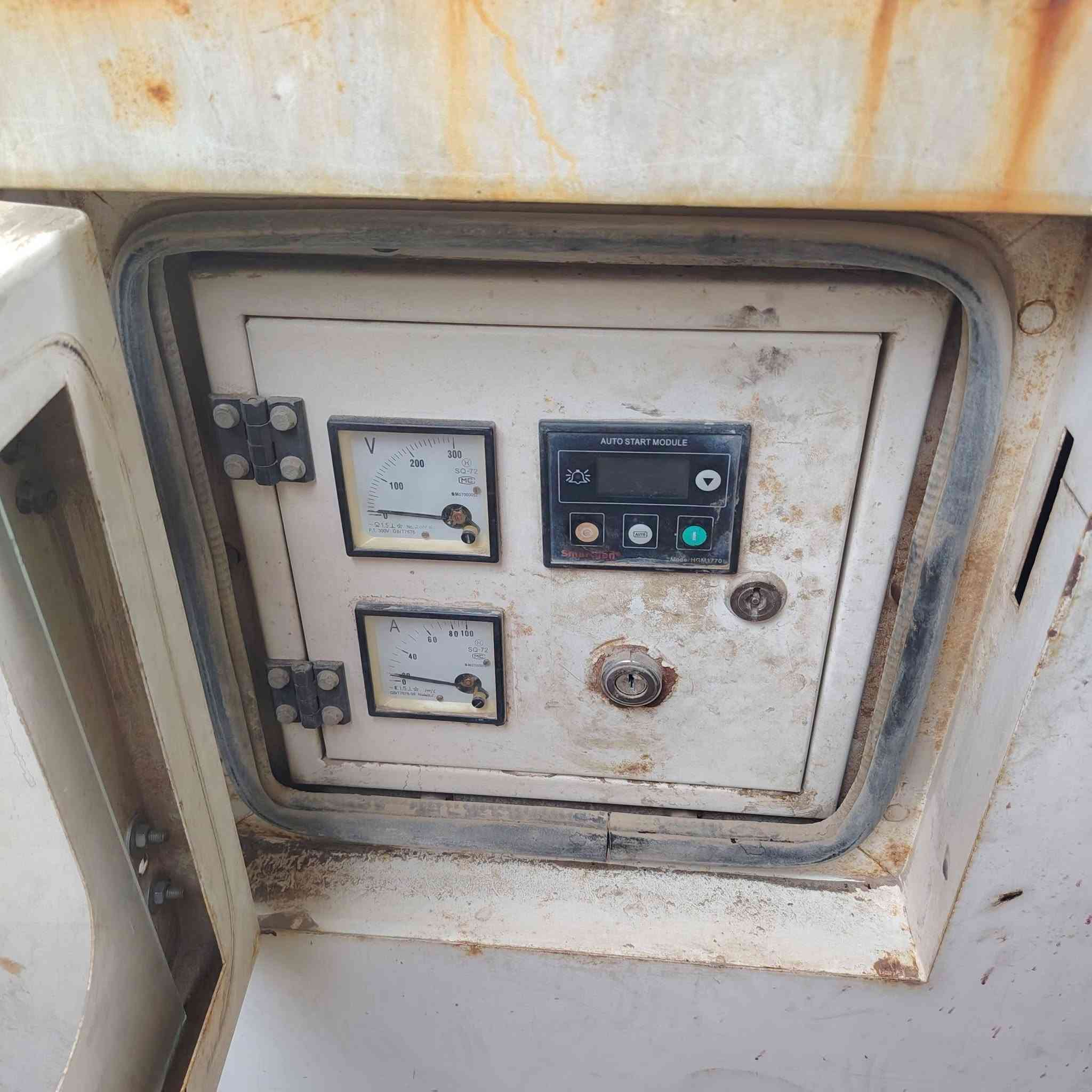 مولد بيركنز 26KV للبيع محرك 3 بستون نضيفه عالشغل باتري جديد دهن جديد مي اخضر صالنصة جديدة ابيعه بلاش رقمي *********** /***********
