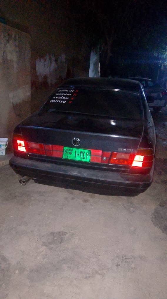 BMW
مەکینە کەپسی پێنسەو بیستە
 گیڕعادی سلایدە
 چوار ویلو تایەی لۆک
 ئاڕمی پلاستیکی دهۆکە
 سەیارەکە بێ عەیبە 
بەس لەکاتی زەختدا توزێ دووکەڵی هەیە
ئەکسلی کراوە بە 528
قفڵ و کۆتای 25 گەڵایە
‏‪*********** السليمانية, العراق
