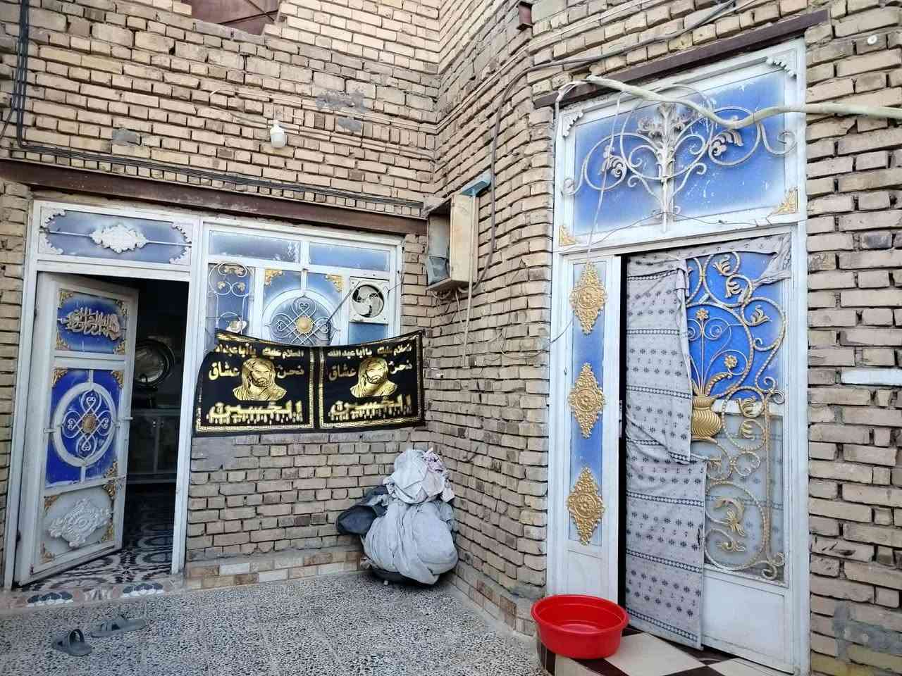 بيت طابو للبيع
المساحه 140 متر
المكان ع الحولي قرب يم محطة الكهرباء الجديده ع الساحه 
بناء عگاده طابقين 
الطابق الاول استقبال 7 × 4
مطبخ 4×4
صاله 6×4
غرفتين الاولى 6×3ونص والثانيه 5×3
ومنورين + حمام 
الطابق الثاني غرفتين نفس قياسات الجوه + صاله 5×4 
والبقيه غرفتين هيكل كما موضح ب الصور 
السعر :  130 
الرقم ***********
