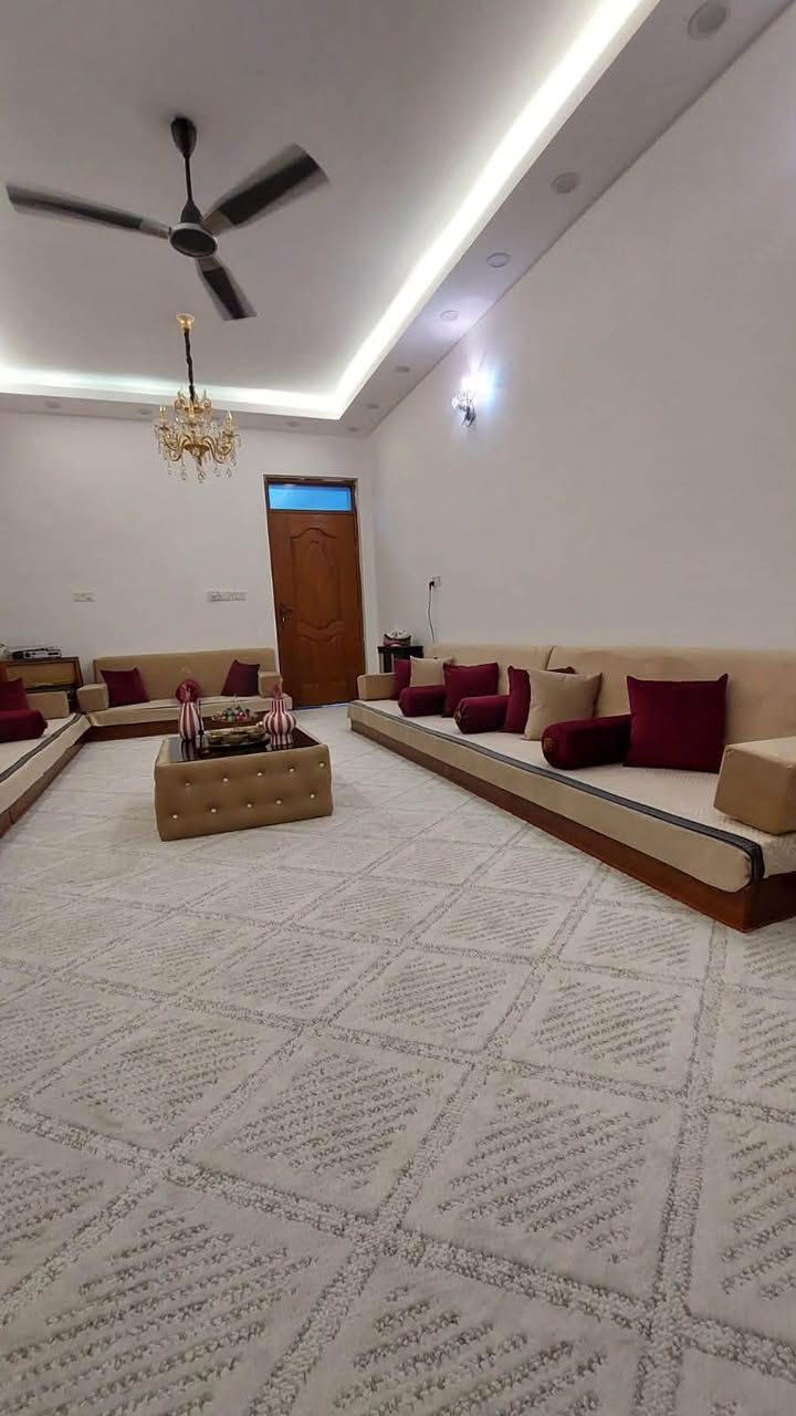 السلام عليكم
للبيع 
- ديوان استقبال مستعمل نظيف جداً اخو الجديد تصميم مع عمل حسب الطلب مو جاهز تصميم بلوك و صاج لون الخشب صاجي و لون الديوان بيجي فاتح مع الكوشات ماروني مع بيجي 
قطع منفصله قياسات الديوان موجوده داخل الصور 
 - تخم خشب لون صاجي قنفات مع كراسي للبيع عدد القنفات 2 كبير قلاب يتحول الى سرير مع كراسي عدد 4 لون جوزي فاتح مرقط ابيض مع كوشات عدد 4 بنفس اللون 
الالوان و الاشكال موجوده داخل الصور للتخم او الديوان 
للاستفسار اكثر يرجى الاتصال على هاتف *********** يوجد واتساب 
الاسعار 
الديوان 1,350 و بي مجال 
التخم 750 و بي مجال
