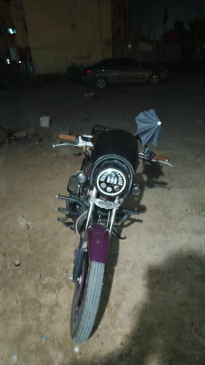سولنك N/MAX للبيع دراجه زيرو صارلها شهرين من طالعه من الوكيل
محرك 200cc
اوراق سكنر 
بصمتين 
سعرها ٩٠٠ وبيها مجال 
مكاني الاسكندرية
***********
