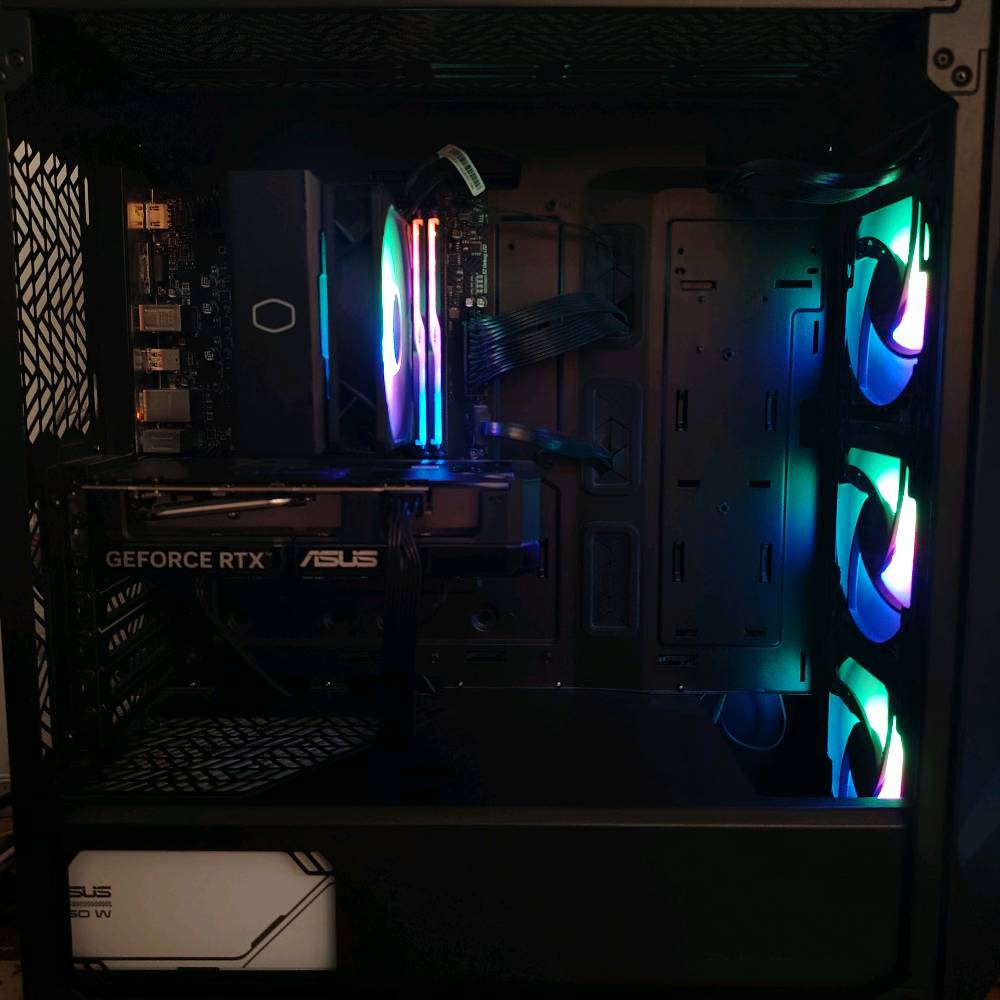 CPU : Intel CPU Core i5 14400F

GPU : ASUS dual RTX 5060 TI OC Edition-16GB

Motherboard : MB MSI PRO B760M-E D5

Ram : G SKILL Ripjaws M5 RGB DDR5 32GB (2x16GB) 6000MHZ CL36-Black

Memory : TEAMGROUP MP33 PRO 1T, 3500MB/S -NVMe Gen 3

PSU : POWER SUPPLY ASUS Prime AP750 750W Gold

FAN : CPU Cooler Master Hyper 212 Pro Air Cooler -Black

Case : Cooler Master MasterBox TD500 Mesh V2 Tower 3 Fan - Black

Windows 11 pro

MSI MAG 275QF 27 2k 180hz
ماوس : Ajazz aj159 apex 
كيبورد: Attack shark k86 Keyboard
سماعة: Hyber x cloud III wireless
جوستك: gamesir g7 pro
+ماوس باد

السلام عليكم سيت اب كامل مستعمل اقل السنة نضافة فول مثل ما موضح بالصور السيت اب يشمل الجهاز وشاشة وسماعة وماوس وكيبورد وماوس باد وكتنرولر احترافي القطع موضحة بالوصف تگدر تبحث عنهن والجهاز ممتاز للتصميم والالعاب 2k وافضل قيمة مقابل اداء كل القطع بالسيت مابيهن اي مشكلة ونضيفات وموجود كل الكراتين ما عدا كارتون الكيس 
راسلني هنا او على الواتساب لاي استفسار