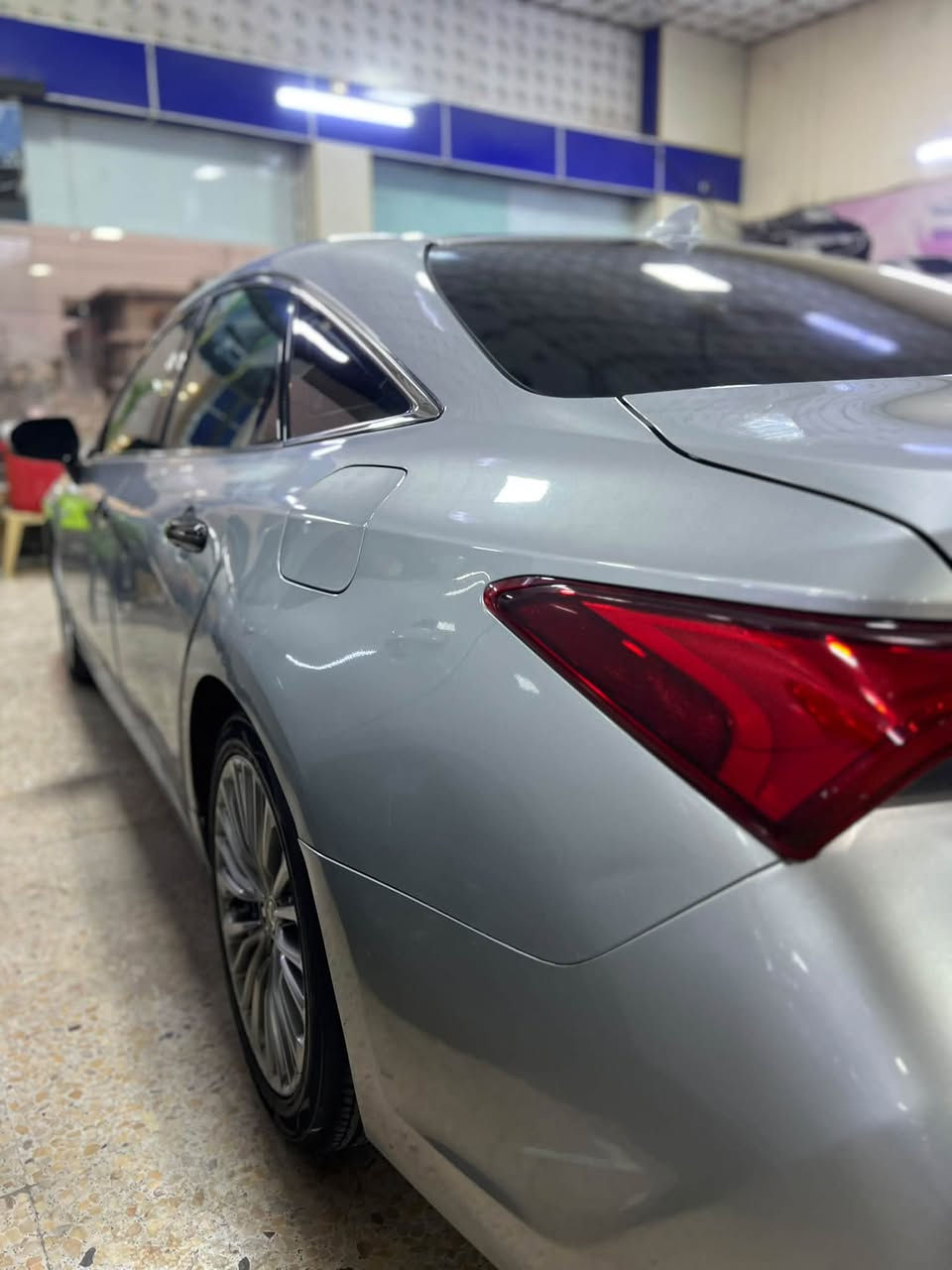 للبيع: تويوتا أفالون 2022 (هايبرد)  

 السيارة: تويوتا أفالون (Toyota Avalon)  

 موديل: 2022  

 المحرك: هايبرد (اقتصادية جداً في استهلاك الوقود)  

 اللون الخارجي: رصاصي (سيلفر)

 الحالة العامة: ممتازة جداً، مكفولة من الناحية الميكانيكية والشاصي، محرك وغير وباتري الهايبرد بشرط الفحص.  
 
المواصفات والإضافات:
 شاشة عرض دعم Apple CarPlay / Android Auto
 نظام بصمة تشغيل والدخول الذكي
 حساسات أمامي وخلفي + كاميرا
 أنظمة أمان وتثبيت سرعة متطور
 تكييف ممتاز ومقصورة بحالة الزيرو  

السعر: [24.000$] قابل للتفاوض البسيط)

المكان: [الانبار / الفلوجة]
للتواصل والاستفسار: [***********]
