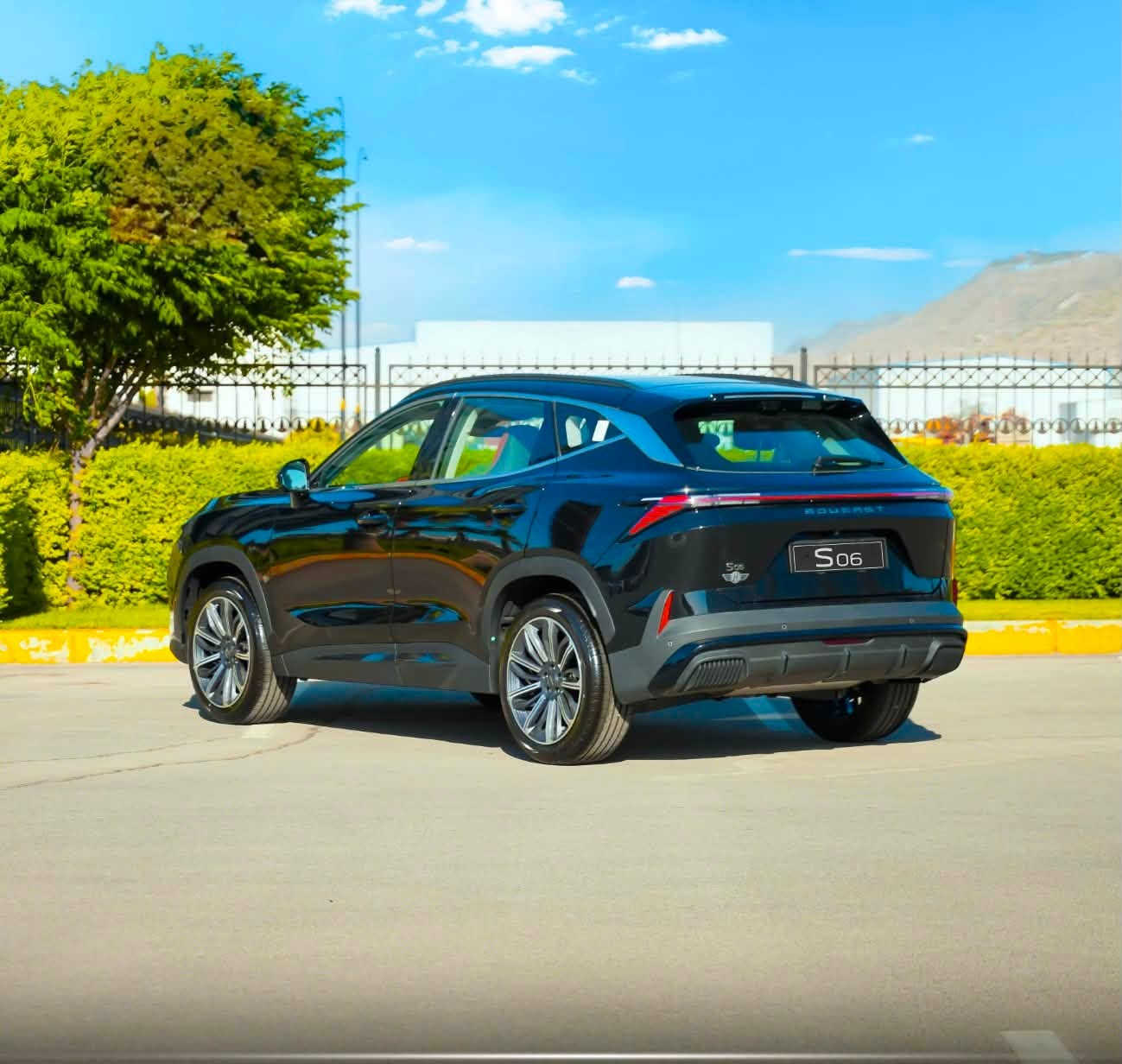 سويست S06 1.6L PREMIUM
العداد: 5800 كيلو وقابل الزيده 

السيارة مشمولة بالضمان لشركة هارلم

مكفولة كفالة عامة

أعلى فئة

المواصفات:

• إطارات قياس 20 إنج

• فتحة سقف بانوراما 1.1 م

• شاشة عرض ترفيهية قياس 15.6 إنج

• شاشة عدادات رقمية قياس 10.25 إنج

• مقصورة الركاب من الجلد الفاخر

• مقعد السائق والراكب كهربائي

• مقاعد السائق والراكب مبردة

• كاميرات محيطية 540 درجة

• مثبت سرعة مع رادار تفاعلي

• نظام مراقبة النقطة العمياء

• نظام تحذير مغادرة المسار

• نظام المساعدة للبقاء في المسار

• نظام الكبح التلقائي في حالة الطوارئ

• نظام القيادة شبه الذاتية

• نظام الفرامل اليدوية الأوتوماتيكي Auto Hold

• نظام التحكم بنزول المنحدرات

• حساسات أمامية

• حساسات خلفية

• نظام التحذير من التصادم الأمامي والخلفي

• نظام أبل كار بلاي وأندرويد أوتو لاسلكي

• نظام صوتي متطور 8 سماعات من Sony

• بلوتوث / هاتف السيارة

• إضاءة محيطية لون أزرق

• إضاءة ترحيبية

• صندوق كهربائي

• المرايا الجانبية قابلة للطي كهربائياً ومدفئة

• مصابيح أمامية أوتوماتيكية LED مع مصابيح نهارية LED

• نظام التحكم الذكي بالإضاءة العالية

• نظام تنقية الهواء بالأيونات PM2.5

• فلتر تنقية الهواء (N95)

• دخول ذكي (بصمة)

• تشغيل عن بعد

• خاصية إغلاق الشبابيك وفتحة السقف عن بعد

• شاحن هاتف لاسلكي سريع

• ماسحات الزجاج الأمامي مع حساس للمطر

• مسند الذراع الوسطي مع ثلاجة

• وضعيات قيادة متعددة

• نظام مراقبة ضغط الإطارات

• وسائد هوائية أمامية وجانبية عدد 6

السعر31 مليون وبي مجال بسيط

المكان: الحالي بغداد 

للاستفسار والاتصال: ***********
