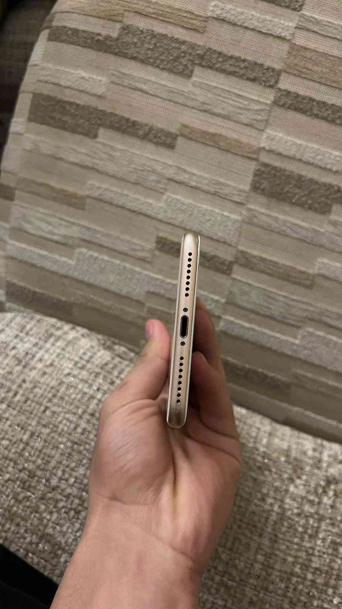 آيفون ٨ بلس • ٦٤ غ.ب. • بطارية ١٠٠٪