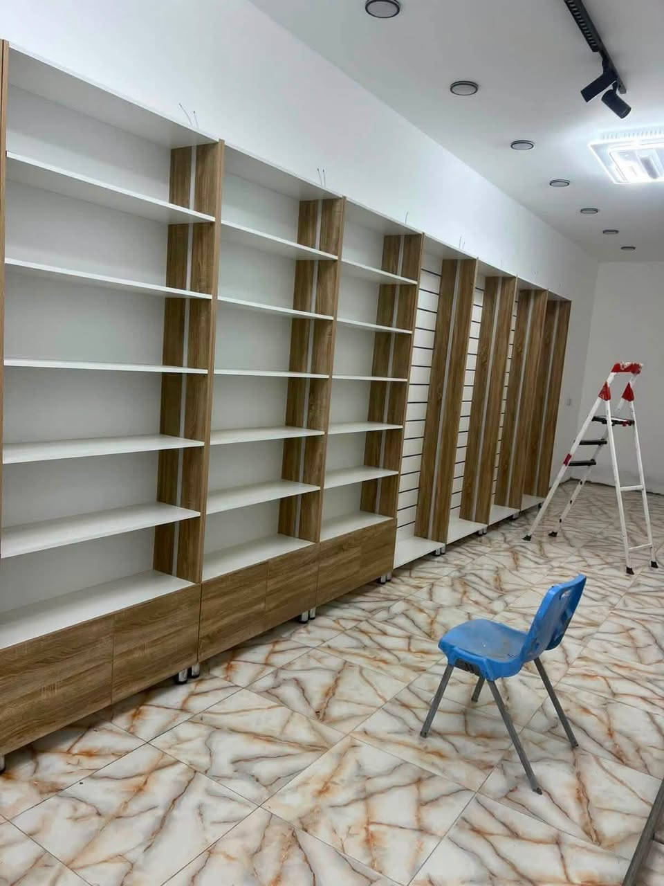 العروض راح تبقه ويانه نفس ماحبيتو✅✅ 😍😍😍
معرض ركن السلام mdf
فاترينة رفوف فقط سعر المتر60
فاترينة رفوف مع الاعلان سعر المتر 75
فاترينة رفوف مع اعلان وكومدي سعر المتر90
: جميع القياسات
 وعند وصول الطلب ولم تكون الدقة100/100 كل ماعليك هو 
ارجاع الطلب
نوعية الخشب MDF (ام دي اف) 
جودة المواد تركيا حصراً 🇹🇷 نكرر تركي 🇹🇷 لا إيراني ولا صيني
والي يحب ايشرفنا بزيارة المعمل🤝🏼
 ويتأكد من نوعية المواد ودقة الاداء أهلًا وسهلاً بي🤝🏼
موقعنا قلعه سكر شارع الكواضمه قرب امجد القيسي
للحجز والاستفسار مراسلة الصفحة او الاتصال على الرقم التالي 
واتساب***********
***********
#ديكور #فاترينات #صيدلية #كوزمتك #رفوف #ديكورات #ديكورات #صيدلية #صيدليات #فاترينا #فاترينات_mdf✅🪼#ديكور #فاترينات#مطابخ #رفوف#اخشاب#صيدله #ديكور_صيدليات ##فاترينه

