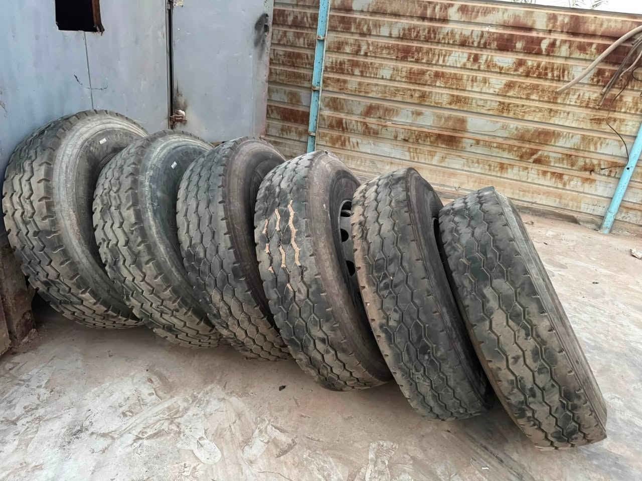 للبيع تلث زواج تايرات هنه و اويالتهن تايرات إنتاجهن (3825) العنوان بابل الكفل للاستفسار ***********
