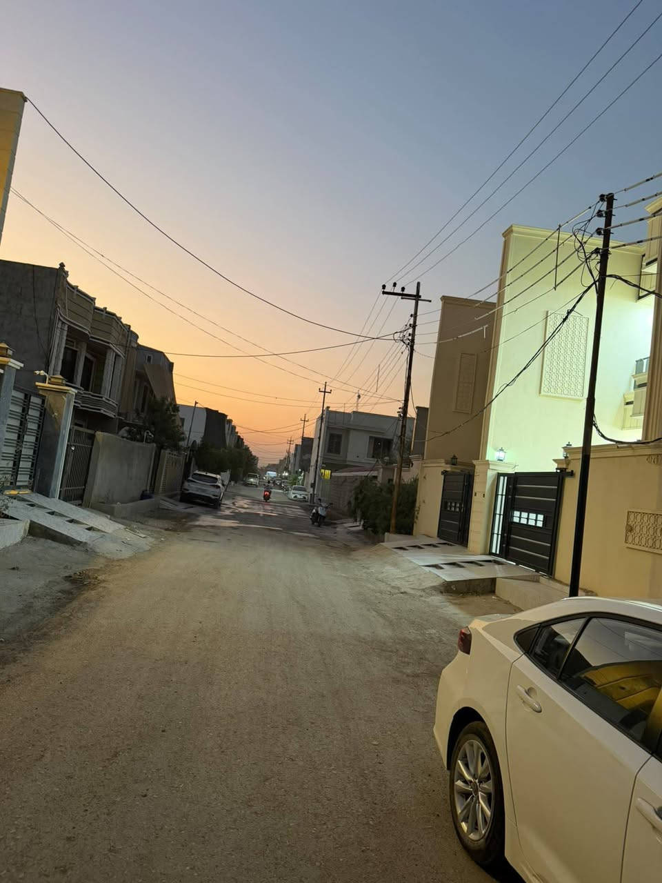 بسم الله 🏡.. دار للبيع . مساحه ١٢٠ متر📄  سند 25 ملك 📃صرف.  /قاطين.. يحتوي ع استقبال ومطبخ وصاله وغرفة نوم وصحيات داخليه و خارجيه //القاط الثاني غرفتين وصاله🏠 وصحيات . بعده جديد العنوان🏠 دور الزراعه الثانيه مجاور مكتب الريان . السعر 117 وبي مجال .. للاستفسار الاتصال ☎️***********☎️

