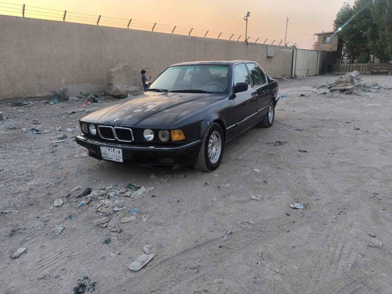 للبيع بيئم موديل 92 رقم بغداد حجم 740 مسكر 8لون نيلي  هاتف *********** فول مواصفات محرك وكير حاويه جديد لا ضربة ولا خياس ولا تبديل فتحة سلايت حداده خلفي امامي جيد جدا تخم تاير تخم ويل صقر دواخل لونين جلد كشنات كهربائيه سنتر لوك كهربائيات كلهه شغاله مكاني بغدادموجود واتساب سعر 45$
