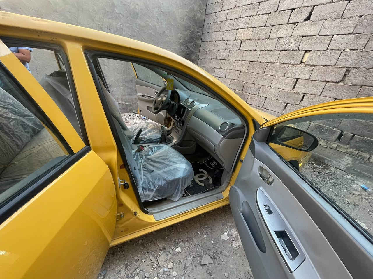 السلام عليكم
byd g3 موديل ١٣
گير عادي مكينة 1800
رقمها انگليزي مشروع وطني  بغداد بـاسمي تحويل مباشر السنويه لحد 2027/9/11 
السياره بيها حادث بابين وجاملغ مبدلات بدون تعمير والباقي واضح بالصور
 السياره كير ومكينه خير. من الله والتبريد شغال خير من الله 
سعرها 40 وبيها مجال والشراي بي خير. ويدلل 
مكانها بغداد الكمالية 
***********
