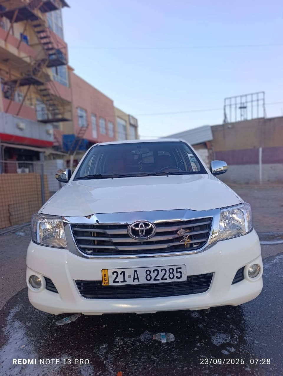 مەرزیە ٢٠١٢ پارچە رەشی نمونە لە جوانی
پارچەرەشە لەسەر ساغی بۆدیەکەی بیلادە  ماباقی شەرتە سەیارەکە

سەنەوی تازە هەتا ٢٠٢٩
٤ تایەی تازە  ٤ ویلی تازە
گێرو مەکینەو ئەکسل بە شەرت مەکینە کەپس

پێشی قرچیکی بجوکی هەیە

گلاجو عەینەی لۆکی لەسەرە

دینارێ مەسرەفی نیە و بەس لەی خوڕە

سعرەکەشی  (  ١٦٠  ) گەڵلاو مئامەلە

ماوەی رۆشتنەکەی
٢٧٠ هەزار ڕۆشتوە

ژمارە تەلەفۆن 
***********

لە سلیمانیم

نص مكتوب في الصور:
- REDMI NOTE 13 PRO
- 23/09/2026 07:30
- REDMI NOTE 13 PRO 23/09/2026 07:28
- 23/09/2026 07:28
- REDMI NOTE 13 PRO 23/09/2026 07:29
- 23/09/2026 07:29