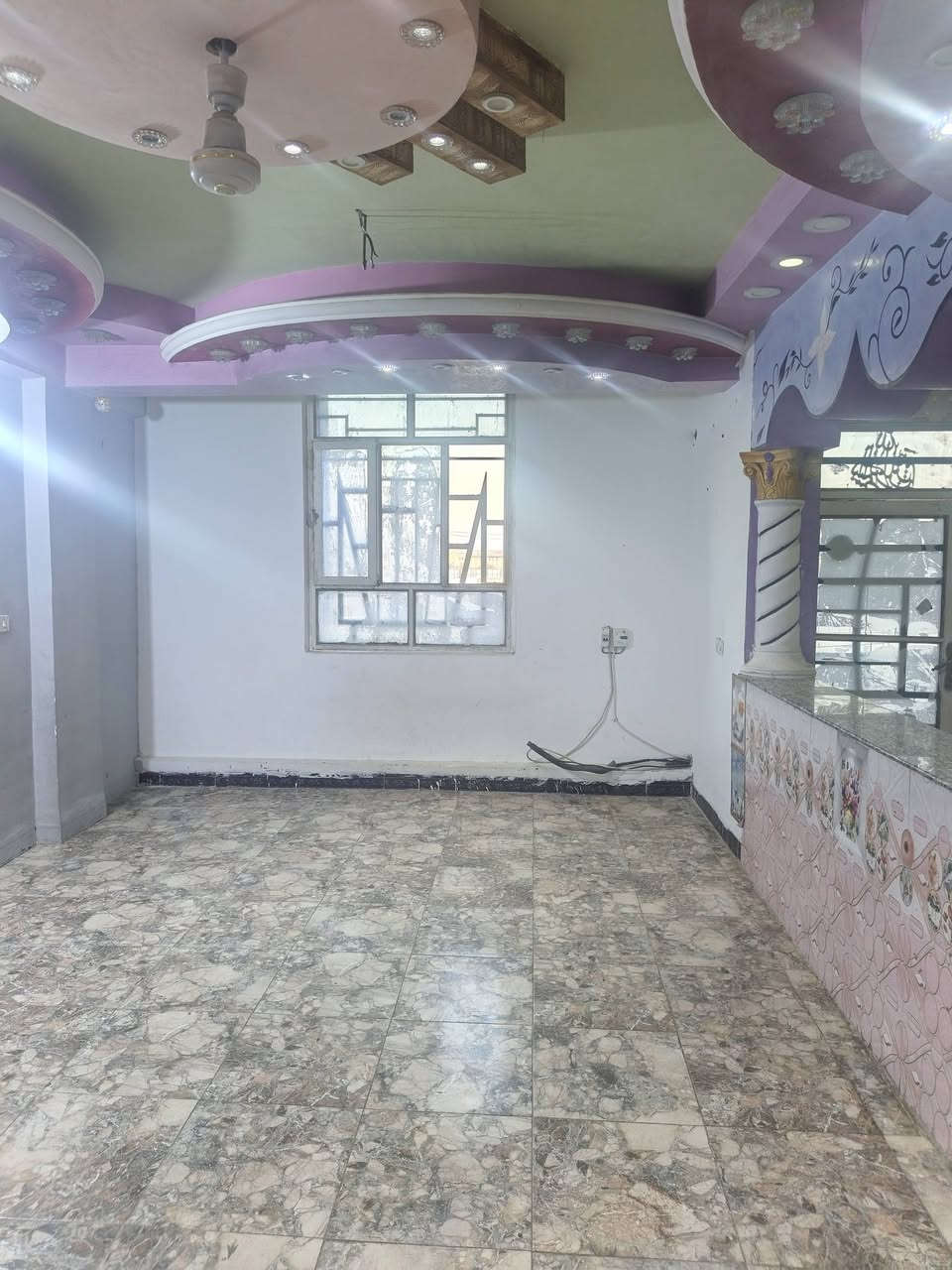 سلام عليكم
شقه لايجار سريع حي المعلمين سريع المعارض 

طابق ثاني درج مشترك 

غرفه وصاله استقبال ومطبخ وصحيات

مساحته ١٠٠ متر 

ايجاره ٣٠٠ ألف 

***********
