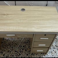 ام عليكم ميز دراسه للبيع سعر ٨٠ بي مجال مكاني بغداد الغزاليه 077719051...