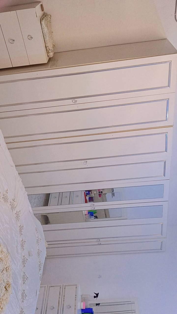 غرفة تركية للبيع. مكونه من 9 قطع  
للاستفسار 👇🏻
***********
