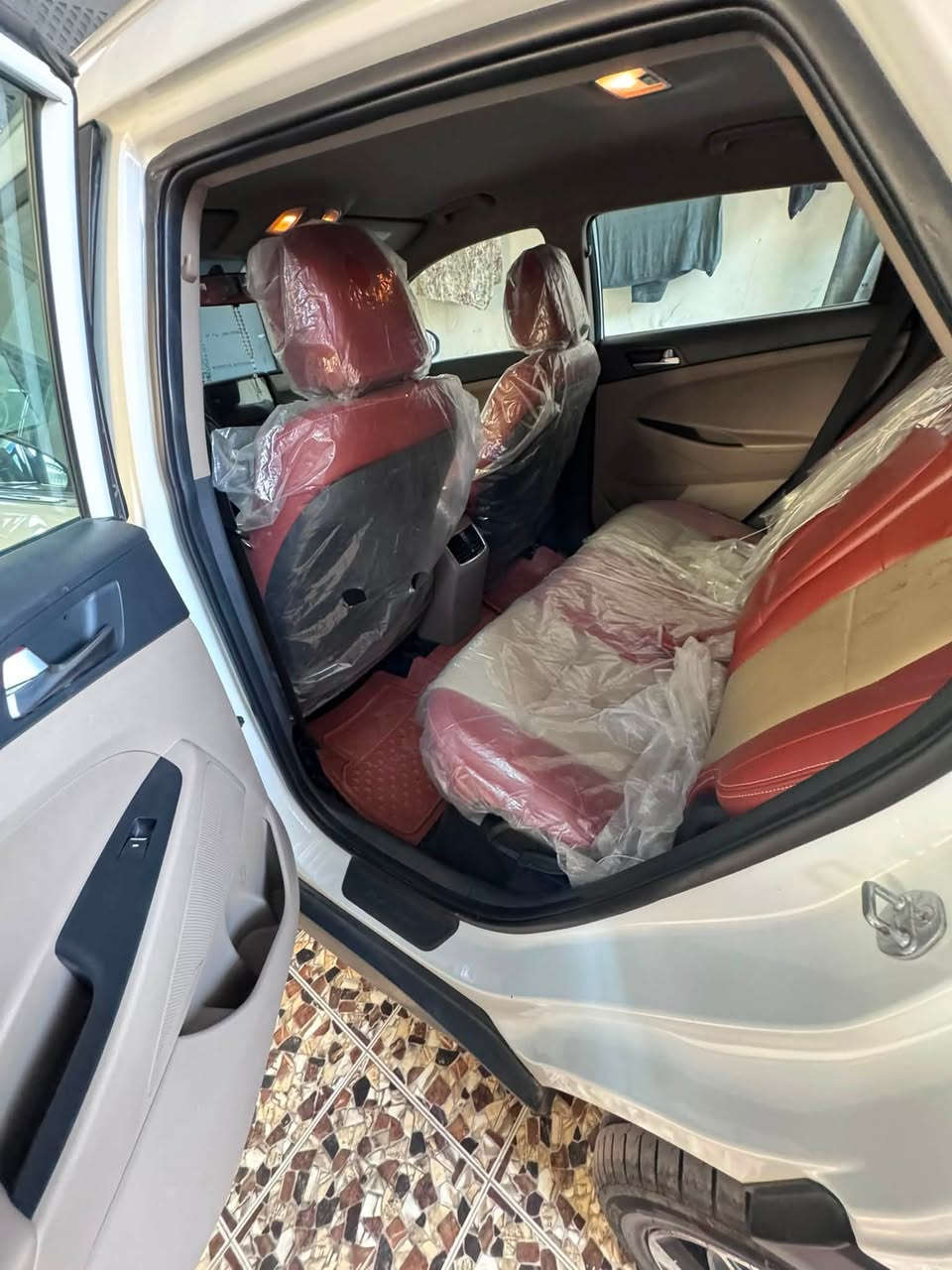 سلام عليكم 
توسان خليجي موديل 20 
رقم اربيل تريد تحويل تريد وكاله 
سياره مال بيت سونار موجود بل صوره 
عنوان واسط السعر 185 وبيه مجال حك الجيه 
***********
***********
