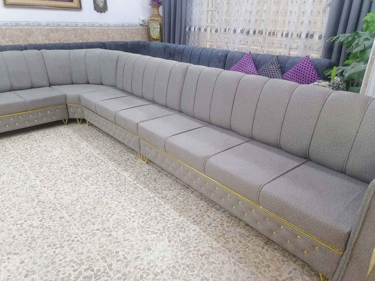 ديوان ١٠ ونص متر خشب عراقي ثقيل دوشمة جديدة شرط القماش والخشب والاسفنج السعر ٤٥٠ ألف للإستفسار الاتصال على الرقم *********** و*********** موصل الحدباء
