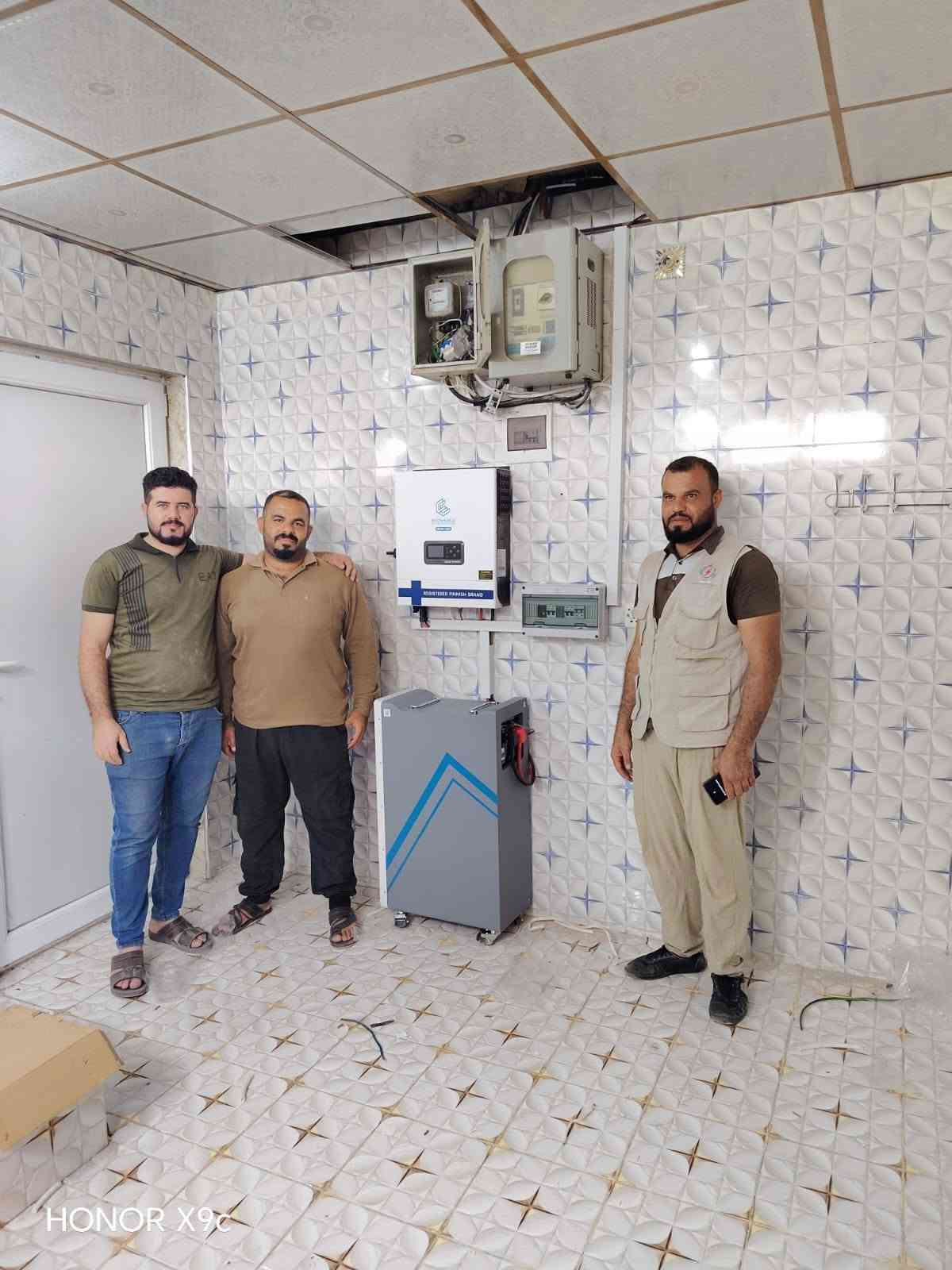 ⚡ طاقة نظيفة.. مستقبل أفضل

بفضل الله تم تنصيب منضومة طاقة شمسية متكاملة من شركة ايكوشيلد الفلندية في قرية اصبيح لدى الاخ حجي احمد الحجي حسين 

حلول الطاقة الشمسية المتكاملة من ECOSHIELD

🇫🇮 شركة فنلندية
🇪🇺 منتجات أوروبية

🔹 مكونات المنظومة
✅ إنفيرتر  12kW - 48V
✅ بطارية ليثيوم 16.07kWh - 48V
✅ الواح 710 واط وجهين
✅ كابلات وملحقات أصلية

⭐ المميزات
✔ كفاءة عالية وأداء موثوق
✔ تشغيل الأحمال الأساسية بكفاءة
✔ توفير في استهلاك الكهرباء
✔ نظام حماية وإدارة ذكي (BMS)
✔ عمر افتراضي طويل وضمان حقيقي
✔ خدمة فنية ودعم مستمر

📍 العنوان: الزاب - النميصة - الشارع العام
مجاور مدرسة إبراهيم عليه السلام

 هاتف 📞 *********** ///*********** 
مكتب اليمان للكهربائيات والرافعات الإلكترونية

نص مكتوب في الصور:
- HONOR X9c