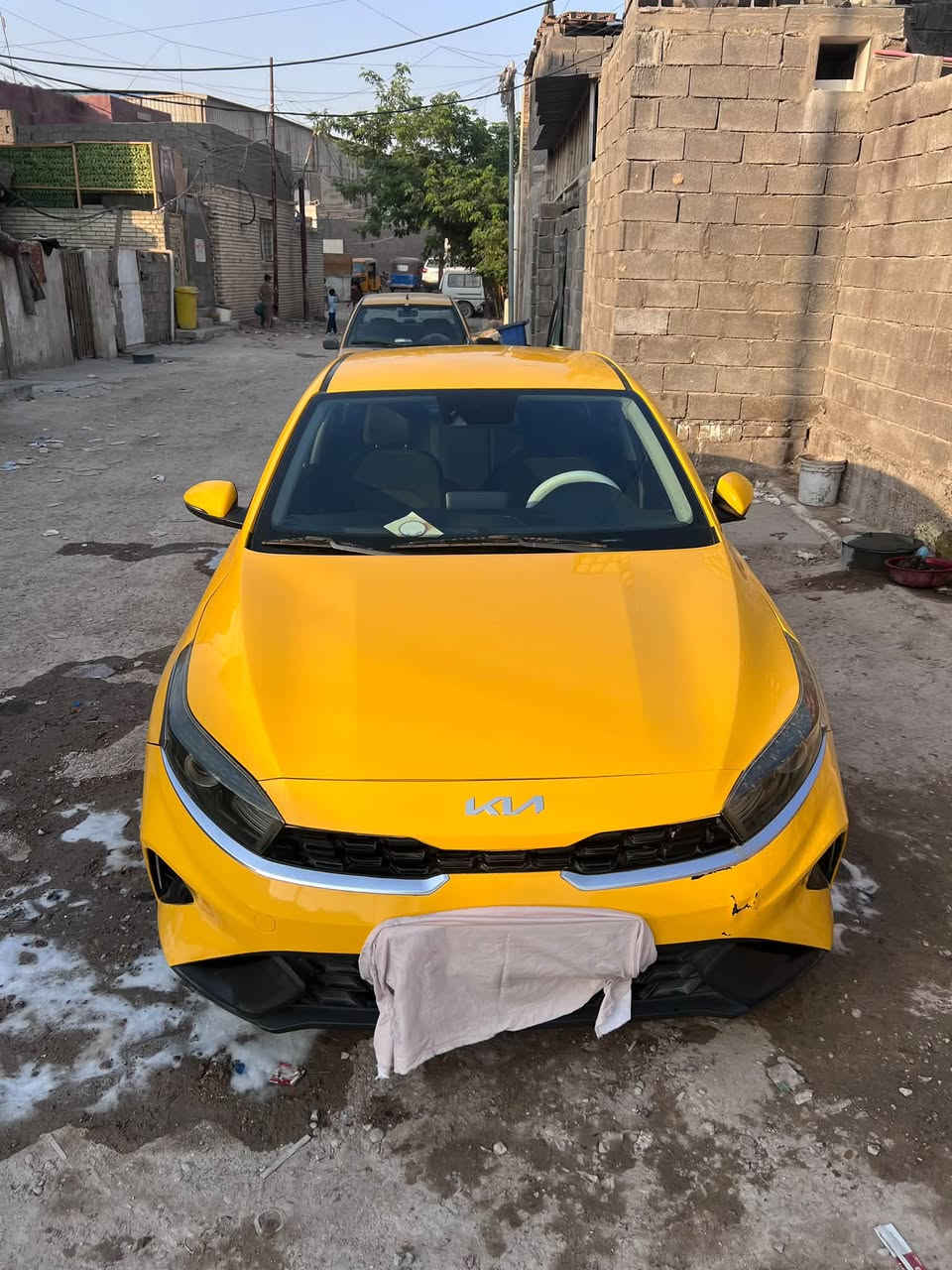 سلام عليكم اقرأ التفاصيل قبل لا تخابرني خاص ما اجاوب 
كيا فورتي موديل 23 امريكي نص فول عليها ادامة كاملة 
صدر امامي  مبدلة جديد 
تخم تاير جديد 
تخم بلكات جديد 
تخم نوزلات عليه ادمة وجديد 
تخم دسكات خلفي جديد منضومة التبريد شادها جديد 
مدوشمة جلد وسفاري 
باتري جديد 
منضومة زنون درجة اولى ام الضمان سعرها 300 دولار 
الله شاهد هاي الادامة مصار الها شهرين مكلفتني بحدود 2 مليون
صبغة درجة اولى وصبغه اولى  

🛑محرك 2000 Doch دوش المرغوب بدون دوانز.
🛑كاميره خلفية دوارة.
🛑رادارات 360 درجة (“.
🛑توقف ذاتي مانع اصطدام.
🛑مانع التصادم الامامي والخلفي.
🛑تحكمات ستيرن 4 جهات فول.
🛑3 وضعيات للعدادات.
🛑ثلاث وضعيات قيادة (ايكو-سبورت-سمارت).
🛑مثبت سرعة ذكي ( التحذير عند مغادرة المسار ).
🛑السيارة نظام الGPS.

🛑نقطة عمياء.
🛑تدفئة بالكشنات الامامية 
🛑كير اوتماتيك وعادي.مسار وقيادة الية 
🛑السياقة على خطوط الشارع في حال الاجتياز تنبهك.
🛑مانع انزلاق نظام التركشن..
.
🛑تدعم نظام الابل كار بلي والاندرويد اوتو بدون كيبل 
🛑يربط التلفون واير ليس و GPS  
🛑السيارة بعد بيها هواي مواصفات.
🛑السيارة شرط  التحويل.
🛑اشاير بلمراية.
🛑رقم بغداد 
🛑السيارة جديدة وجاهزة بدون أي مصرف.
🛑سيارة بدون ملاحظات ولابخصات ولا اي شي..
مكاني  بغداد حي اور قرب علوة الزويني مال البيض 
رجااااااا كلشي ذاكر بالتفصيل وبالفديو السعر 145 اجاوب على الاتصال فقط ***********
علما السيارة دخول بسمي من امريكا لحد الان
