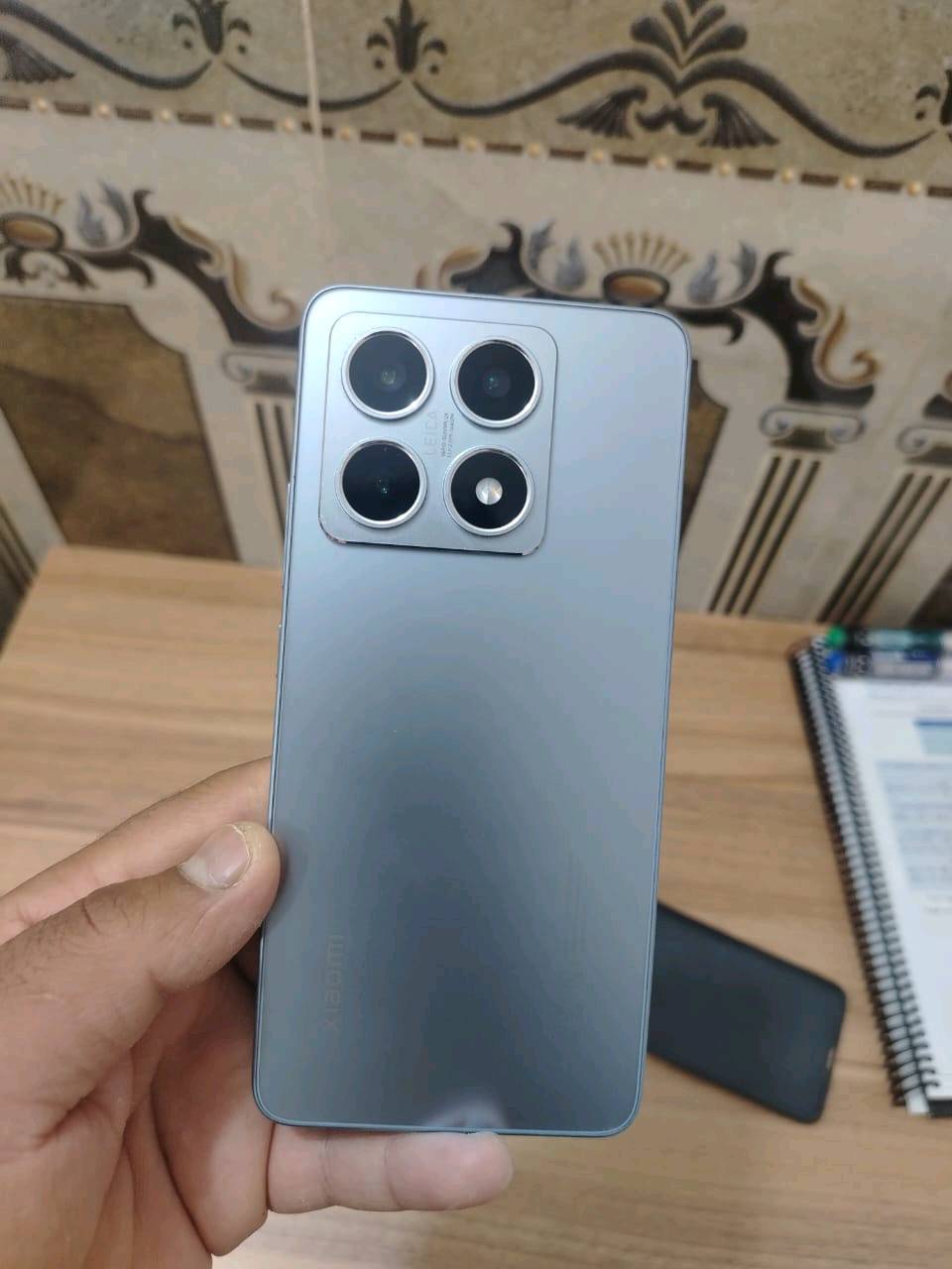 🔥 Xiaomi 14T 🔥
واحد من الأجهزة اللي يجمع بين الأداء القوي، الشاشة الممتازة والتصميم الأنيق.
📱 شاشة AMOLED بحجم 6.67 إنش وتردد 144Hz، تعطي سلاسة عالية بالألعاب والتنقل.
⚡ معالج MediaTek Dimensity 8300-Ultra يقدم أداء قوي جدًا، ومناسب للألعاب والاستخدام الثقيل.
📸 كاميرات قوية مع عدسة رئيسية 50MP، وتصوير مميز بالتعاون مع Leica.
🔋 بطارية 5000mAh مع شحن سريع 67W.
🎮 الجهاز مناسب جدًا للي يريد هاتف سريع للألعاب، التصوير، الدراسة والاستخدام اليومي، مع شاشة ممتازة وتجربة استخدام سلسة.
Xiaomi 14T — أداء قوي، شاشة فخمة وتجربة متكاملة. الواتساب ***********