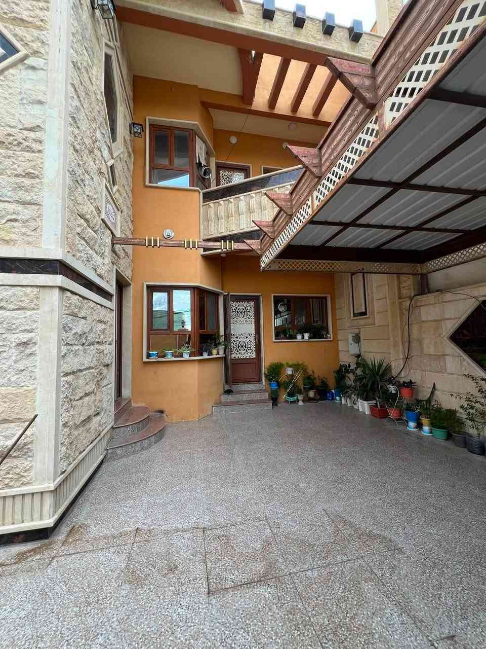 بيت للبيع السعر ٢١٥ وبي مجال 🏠
🔴في حي الملايين الاولى قرب جامع الصواف.

بناء حديث ٢٠٢٠

🔴مساحة البيت ٢٨٠متر 

زراعي ملك صرف بستان كرت بلدية 

🔴البيت طابقين واجهة حلان 
يحتوي على غرف نوم عدد ٦ (وغرفة سويت)+ غرفة معيشة + استقبال ومطبخ وصحيات بالطابقين

🔴مناور عدد ٣ + كراج واسع + تواليت وحمام خارجي مشترك

+سطح ناصي وعالي

للاستفسار مراسلة الصفحة او الاتصال على الارقام:-

***********

***********
