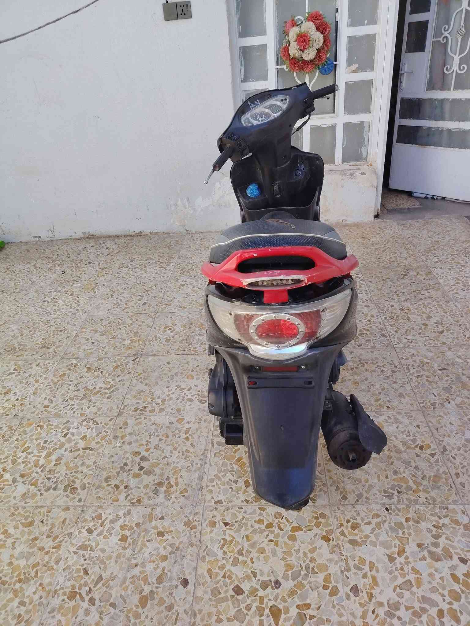 سلام عليكم دراجه للبيع كامكو g4
دراجه نضيفه وشرط مبدل بيها بس ولفات والدراجه كلها ختم واحد بلادي 
كهربائيات كلها شغاله ونكره سلف وكل نقص ما بيها سعرها 350 قفل 
مكاني نجف حي الميلاد ه‍***********
